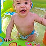 Léo a rejoint le concours — aidez-le/la à gagner de superbes lots ! toddler, child, pool, water, inflatable, toy, woman, hat, outdoor, summer, play, happy, smiling, colorful, sunlight, backyard, family, fun, swimwear, daylight