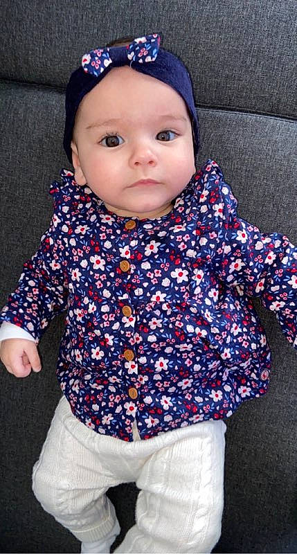 Lucia a rejoint le concours — aidez-le/la à gagner de superbes lots ! baby_toddler_clothing, black, blue, cheek, eye, face, fashion, head, headwear, human_body, iris, lip, neck, outerwear, person, photograph, product, purple, skin, sleeve