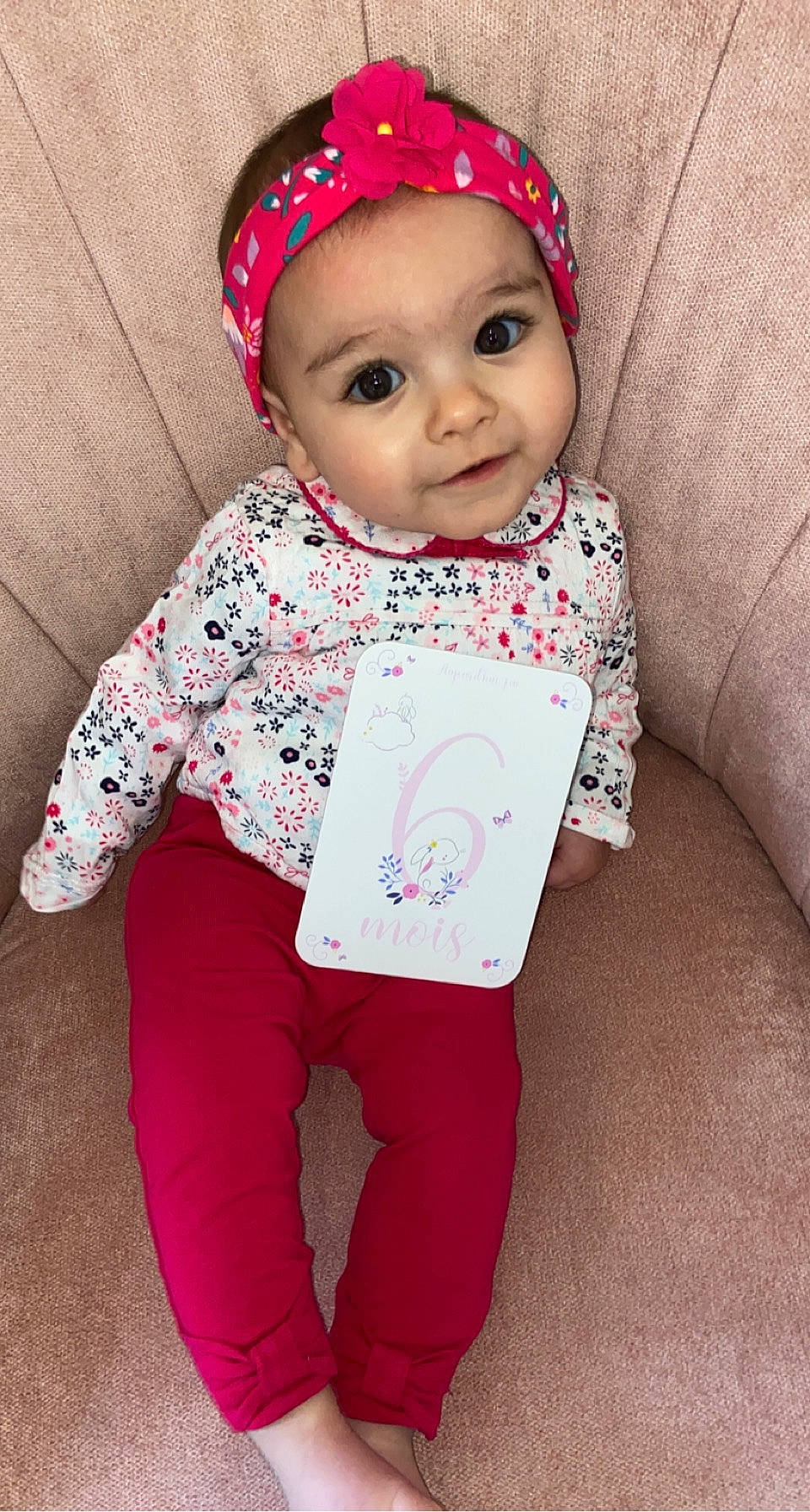 Lucia a rejoint le concours — aidez-le/la à gagner de superbes lots ! baby, baby_toddler_clothing, cheek, chin, dress, eye, face, facial_expression, hairstyle, head, headwear, human_body, lip, neck, outerwear, person, skin, sleeve, smile, standing