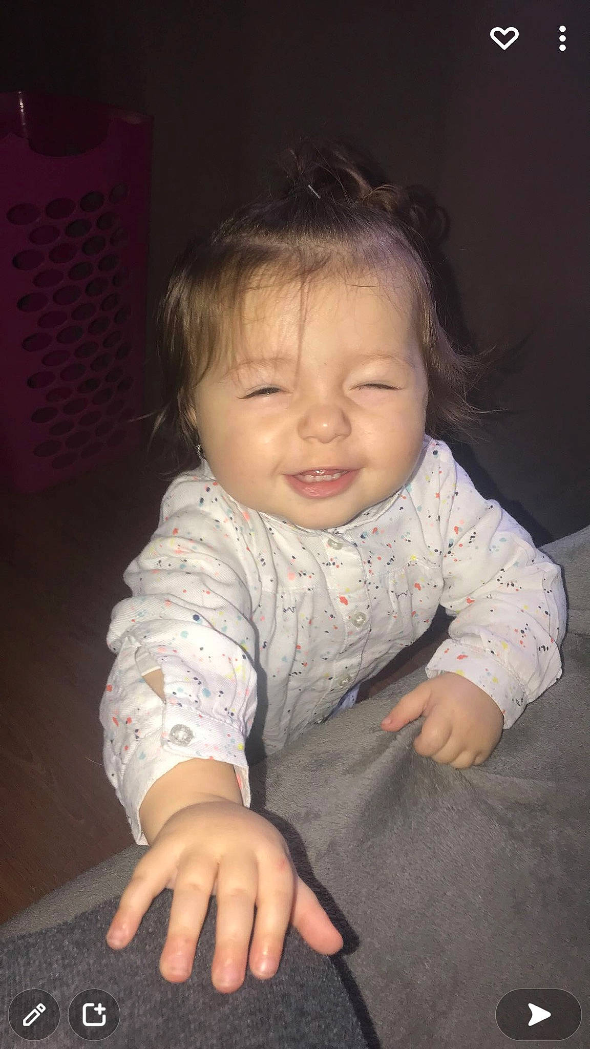Mélynna a rejoint le concours — aidez-le/la à gagner de superbes lots ! baby, baby_toddler_clothing, cheek, chin, comfort, eye, eyebrow, finger, flash_photography, floor, flooring, iris, lip, mouth, neck, nose, person, skin, sleeve, smile