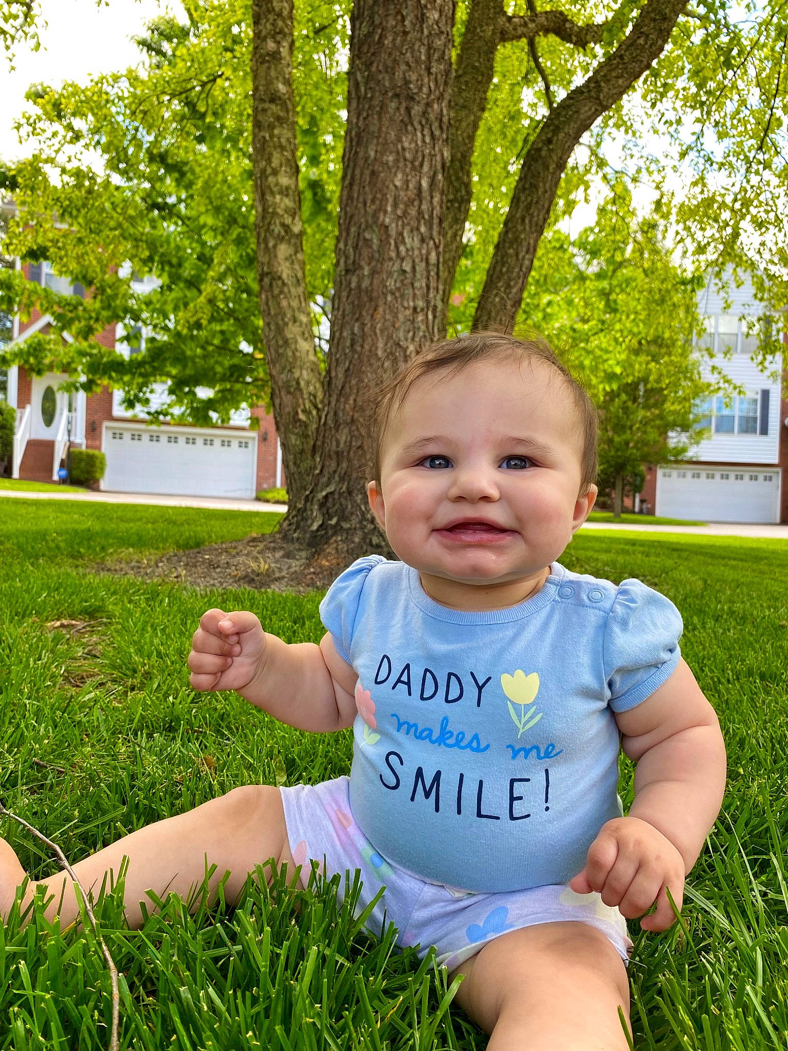 Octavia is registered to the contest to win money with this photo: baby, baby_toddler_clothing, eye, fun, grass, green, happy, joy, leaf, leisure, nature, people_in_nature, person, plant, smile, sunlight, t_shirt, toddler, tree, vertebrate