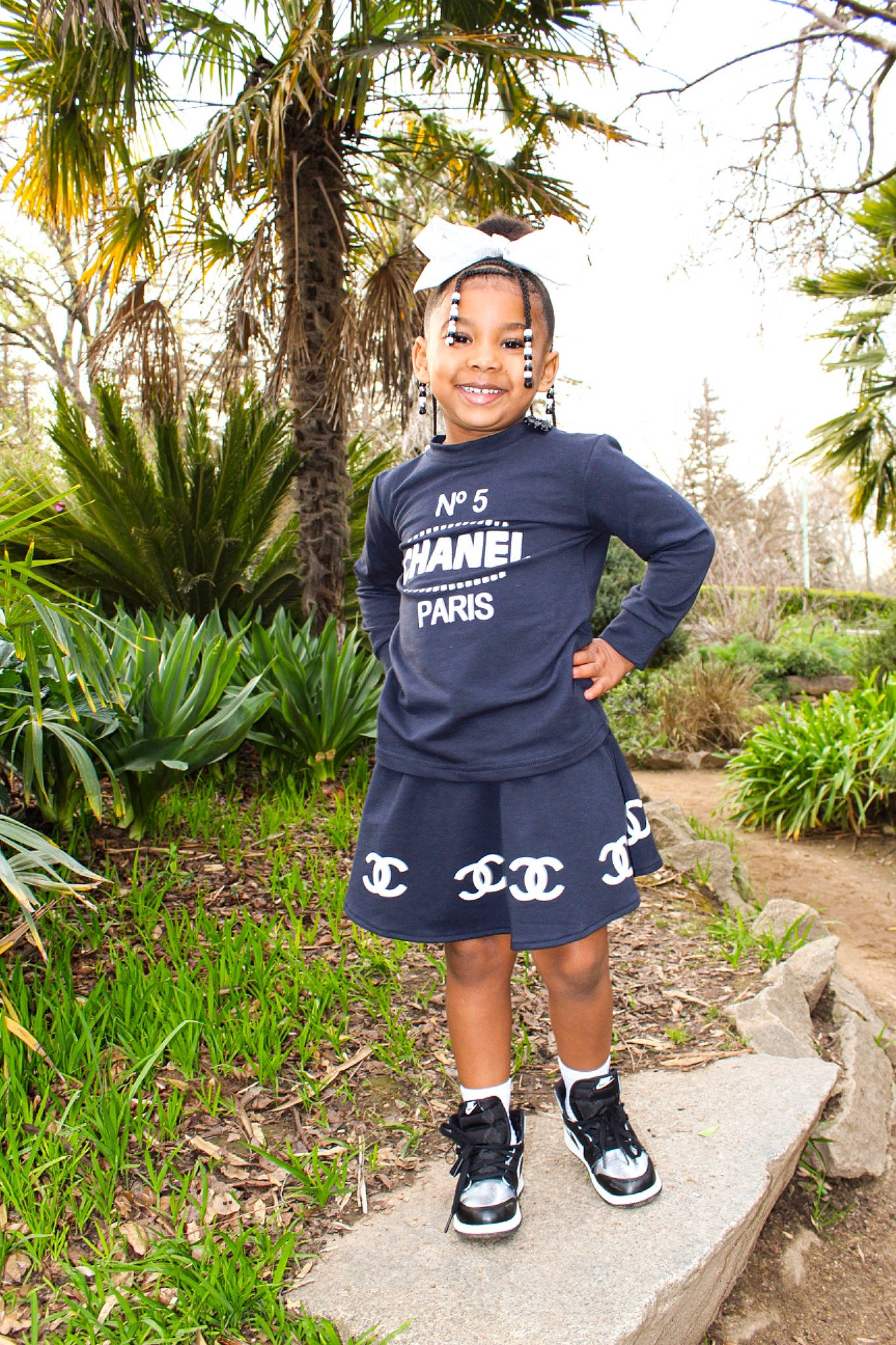 Ah Stori joined the competition — help win amazing prizes! arecales, asphalt, clothing, electric_blue, grass, happy, joy, knee, leisure, people_in_nature, person, plant, shoe, sleeve, smile, sneakers, sportswear, t_shirt, thigh, travel