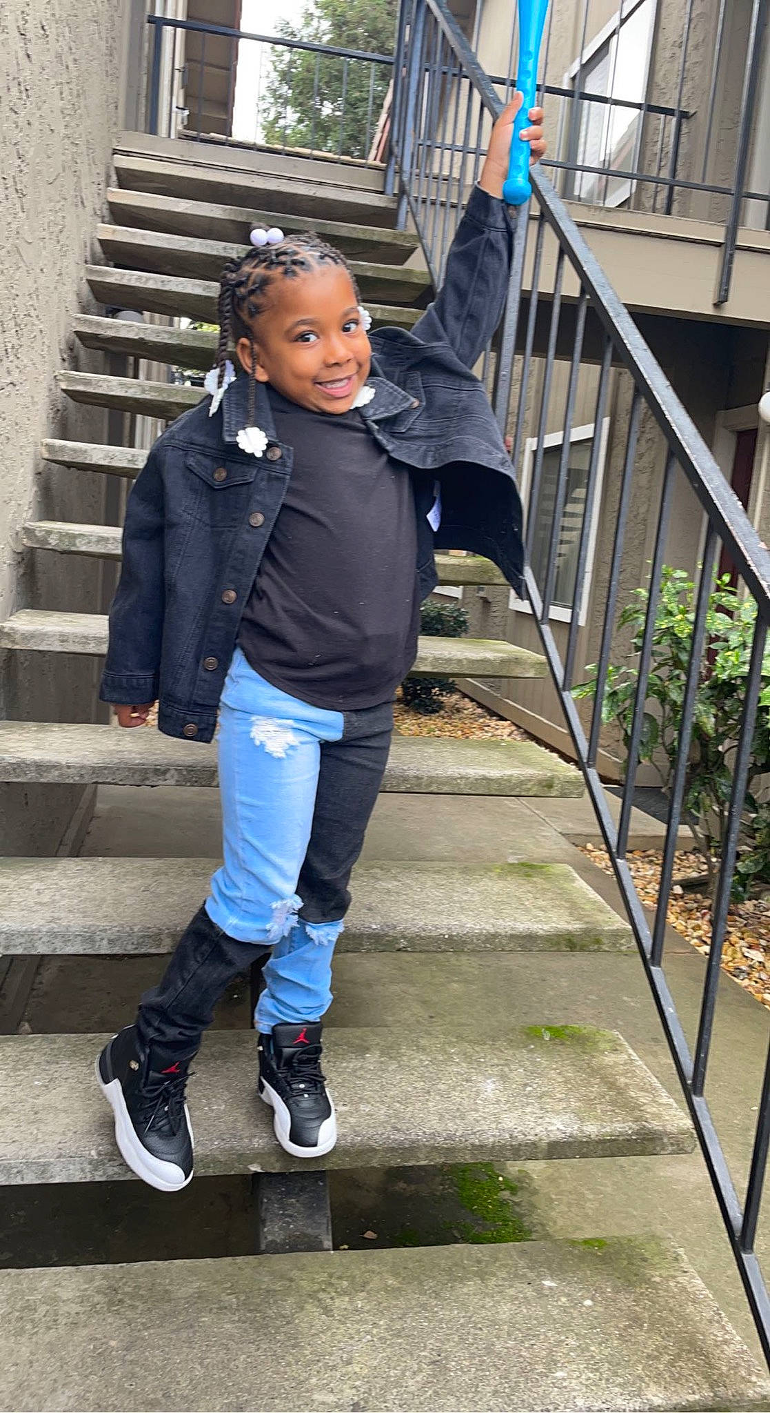 Ah Stori joined the competition — help win amazing prizes! boot, denim, electric_blue, eyewear, fashion_accessory, fashion_design, human_leg, joy, knee, leather, leisure, pattern, pedestrian, person, plant, sleeve, smile, sportswear, stairs, t_shirt