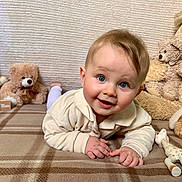 Caleb a rejoint le concours — aidez-le/la à gagner de superbes lots ! baby, blue_eyes, smiling, teddy_bear, plush_toy, giraffe_toy, blanket, cozy, child, indoor, portrait, cute, infant, crawling, soft_lighting, happy, toy, home, childhood, playful