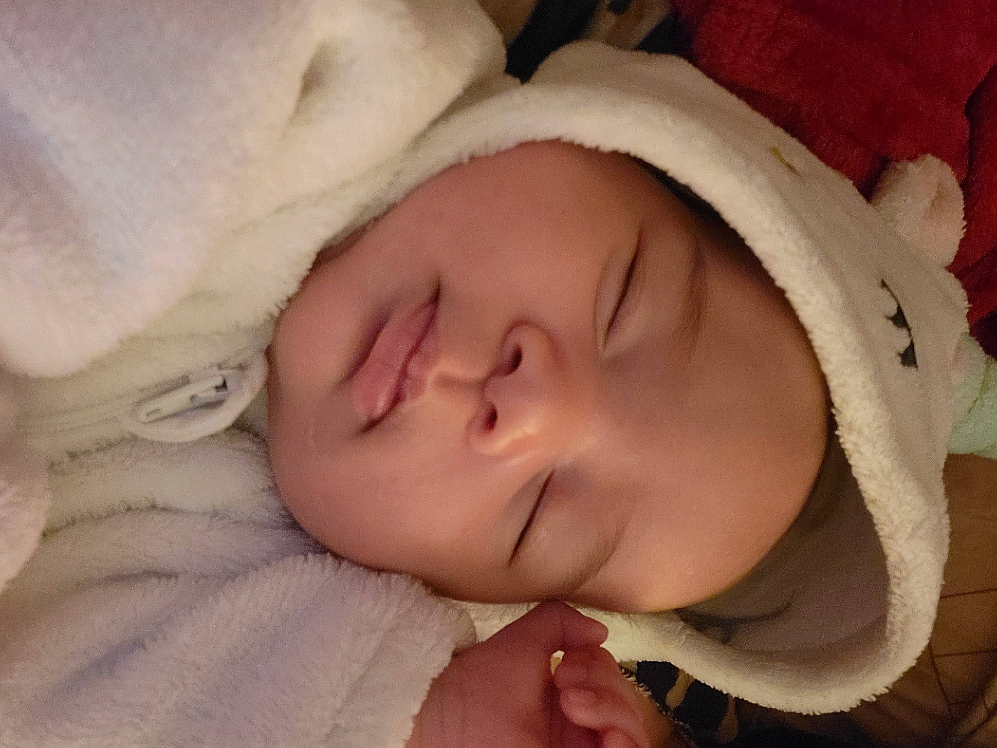 Layannah participe au concours pour gagner de l'argent avec cette photo : baby, cheek, chin, comfort, ear, eye, eyebrow, eyelash, finger, forehead, gesture, happy, headgear, headwear, human_body, iris, lip, mouth, nose, person