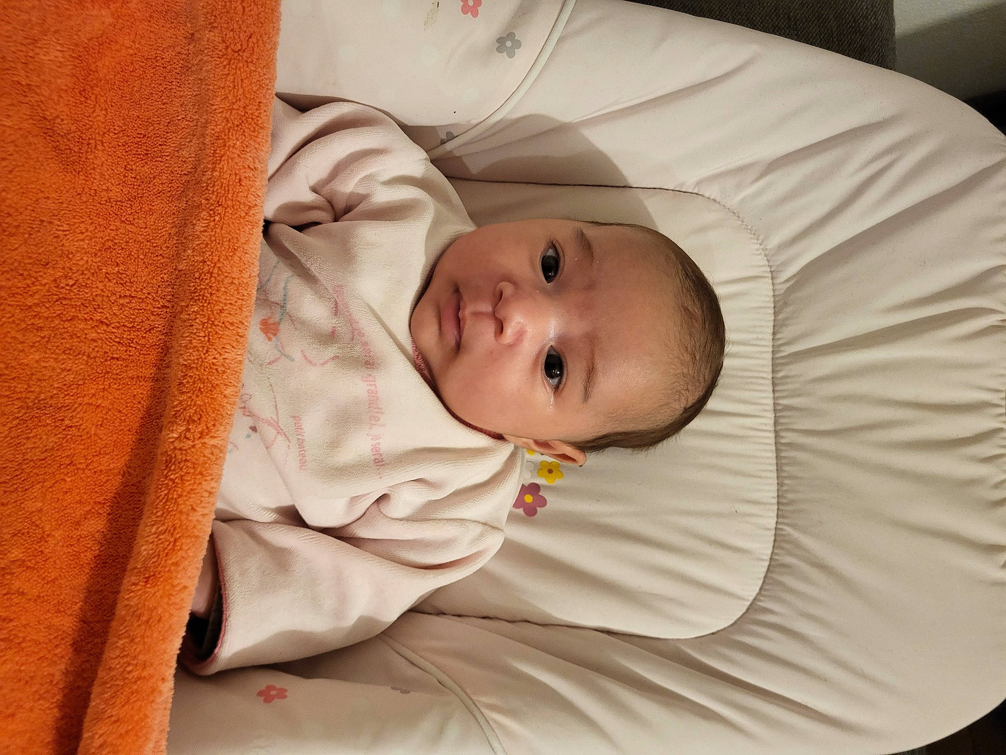 Layannah a rejoint le concours — aidez-le/la à gagner de superbes lots ! baby, baby_products, baby_toddler_clothing, bedtime, child, comfort, eye, head, linens, nap, person, room, sitting, sleep, sleeve, toddler, wood