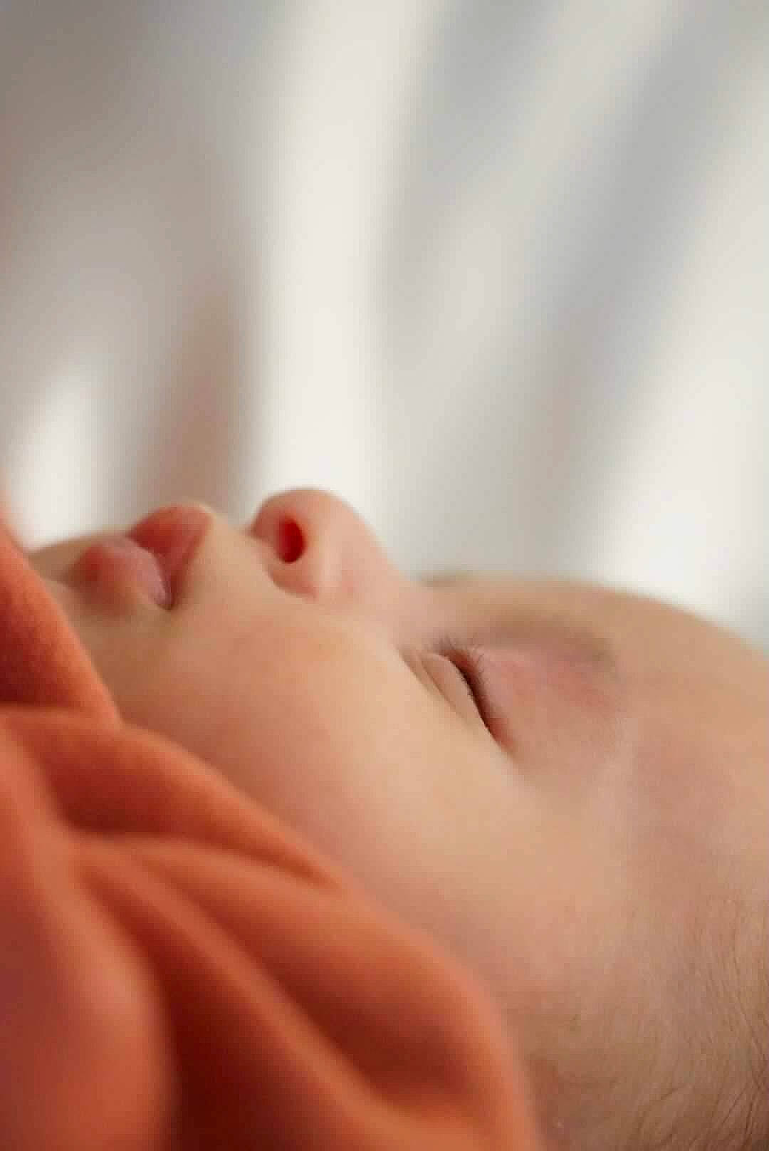 Ismail a rejoint le concours — aidez-le/la à gagner de superbes lots ! arm, baby, cheek, chin, cloud, comfort, eyebrow, eyelash, face, gesture, hand, head, human_body, jaw, lip, mammal, mouth, neck, nose, person