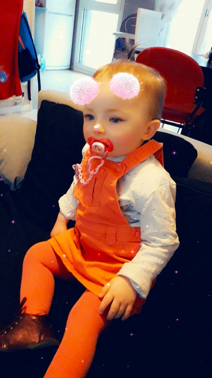 Doriane participe au concours pour gagner de l'argent avec cette photo : child, ear, person, toddler