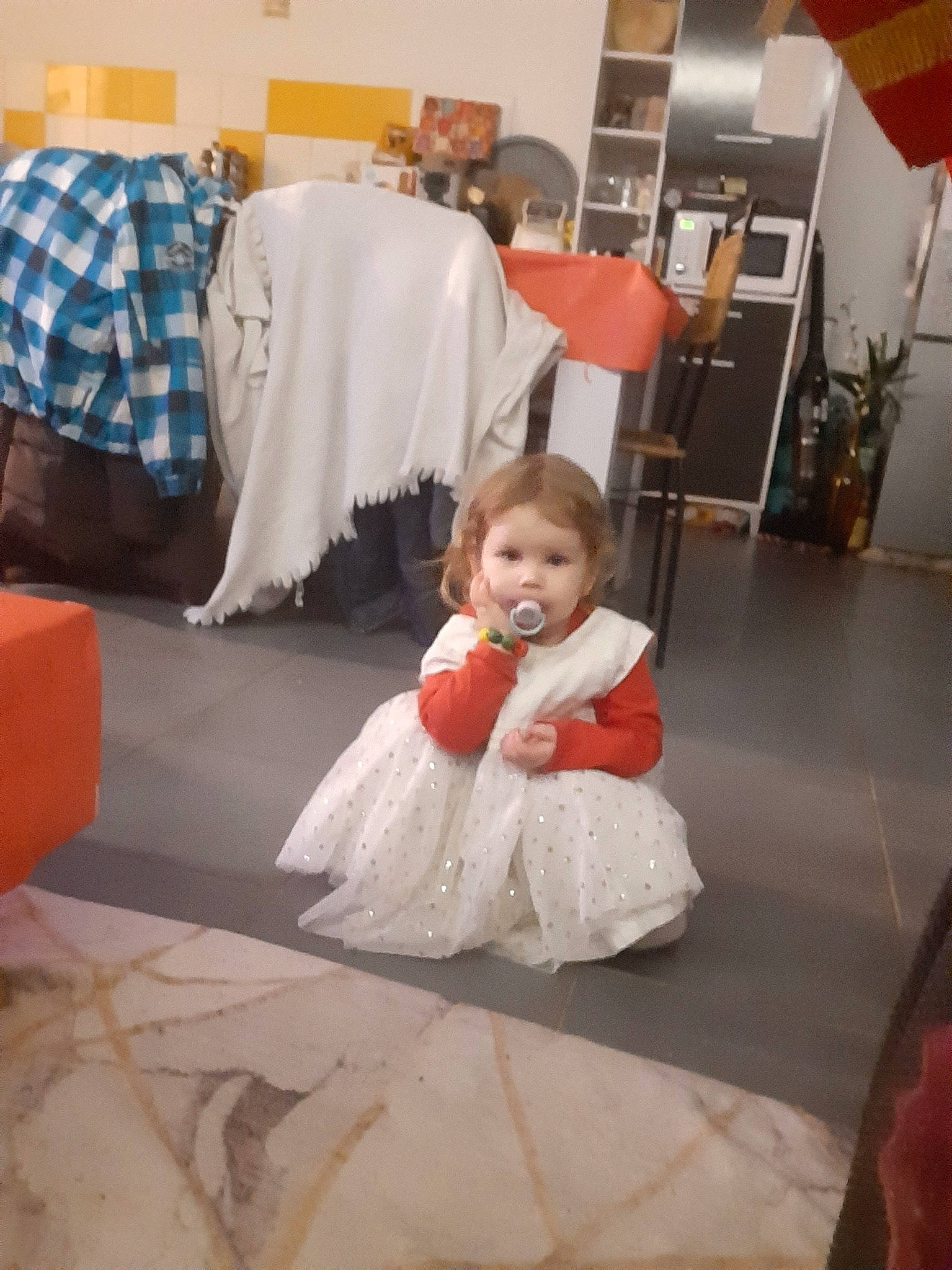 Swanny participe au concours pour gagner de l'argent avec cette photo : baby, baby_toddler_clothing, chair, child, comfort, couch, dress, event, floor, flooring, formal_wear, fun, gown, happy, hardwood, houseplant, linens, living_room, person, room
