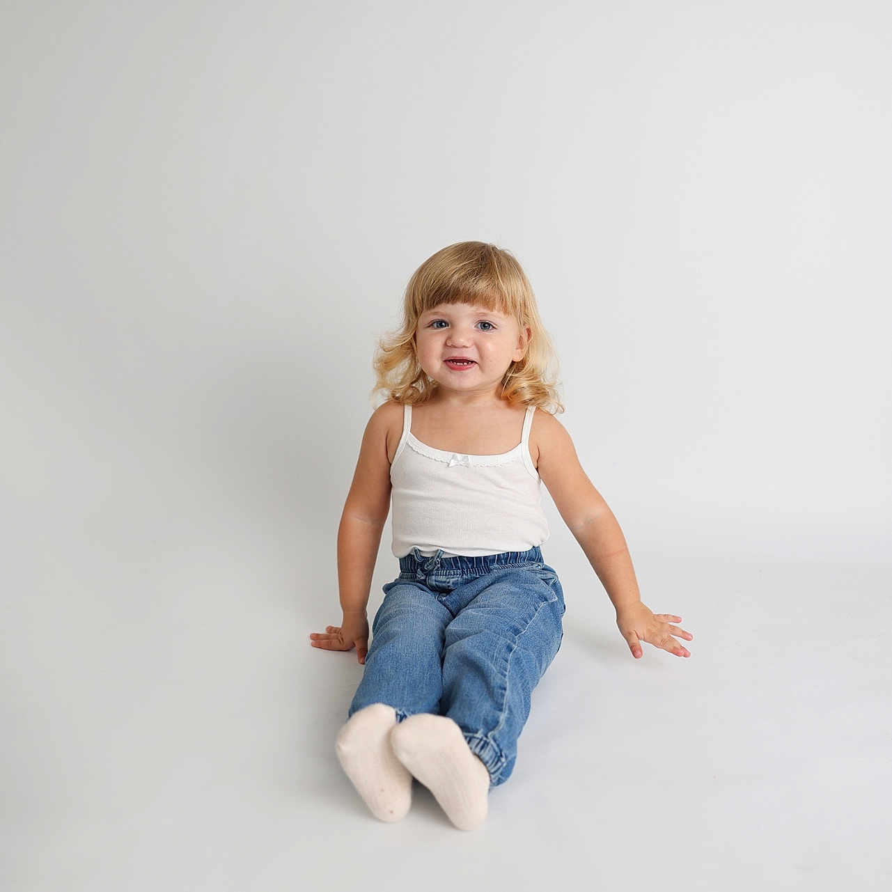 Milana a rejoint le concours — aidez-le/la à gagner de superbes lots ! bodypart, child, clothing, face, female, finger, footwear, formalwear, girl, hand, head, hosiery, jeans, pants, person, photography, portrait, shoe, sitting, sock