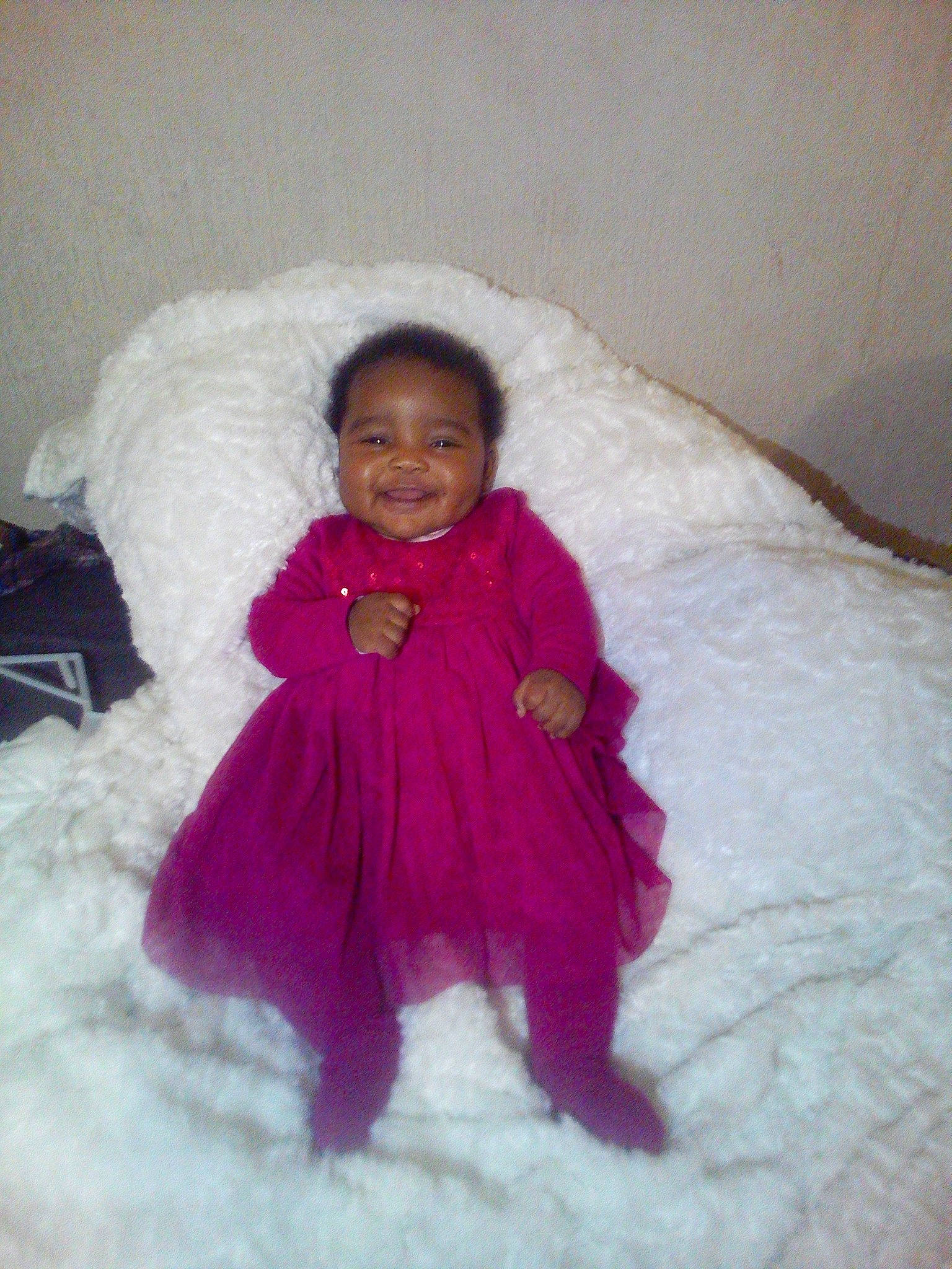 Hadijatou participe au concours pour gagner de l'argent avec cette photo : child, fun, fur, joy, magenta, outerwear, person, pink, skin, smile, textile, toddler