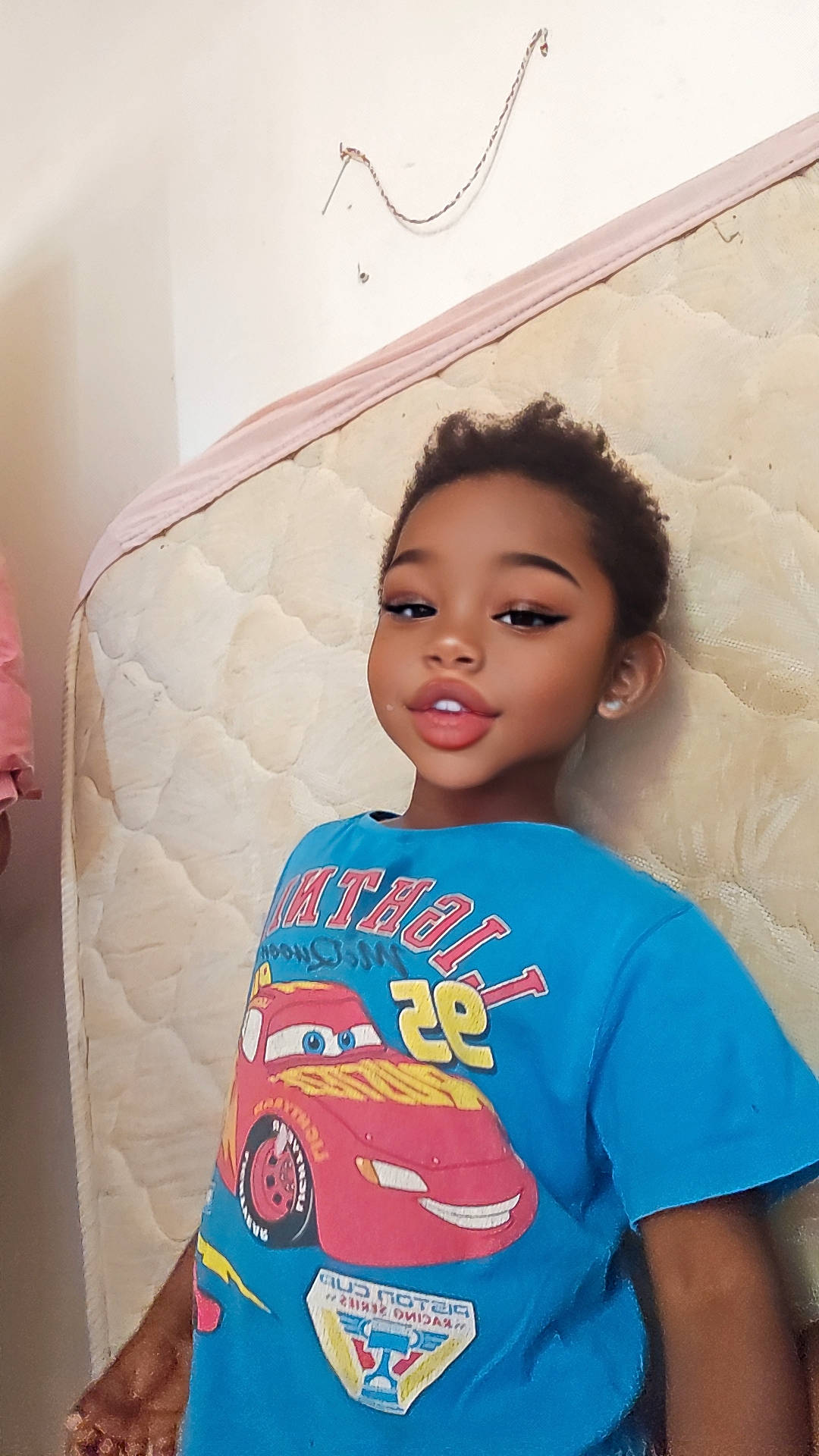 Hadijatou a rejoint le concours — aidez-le/la à gagner de superbes lots ! beauty, black_hair, child, chin, electric_blue, eyelash, fashion_design, flooring, hairstyle, happy, joint, lip, long_hair, neck, orange, person, shoulder, sitting, skin, sleeve