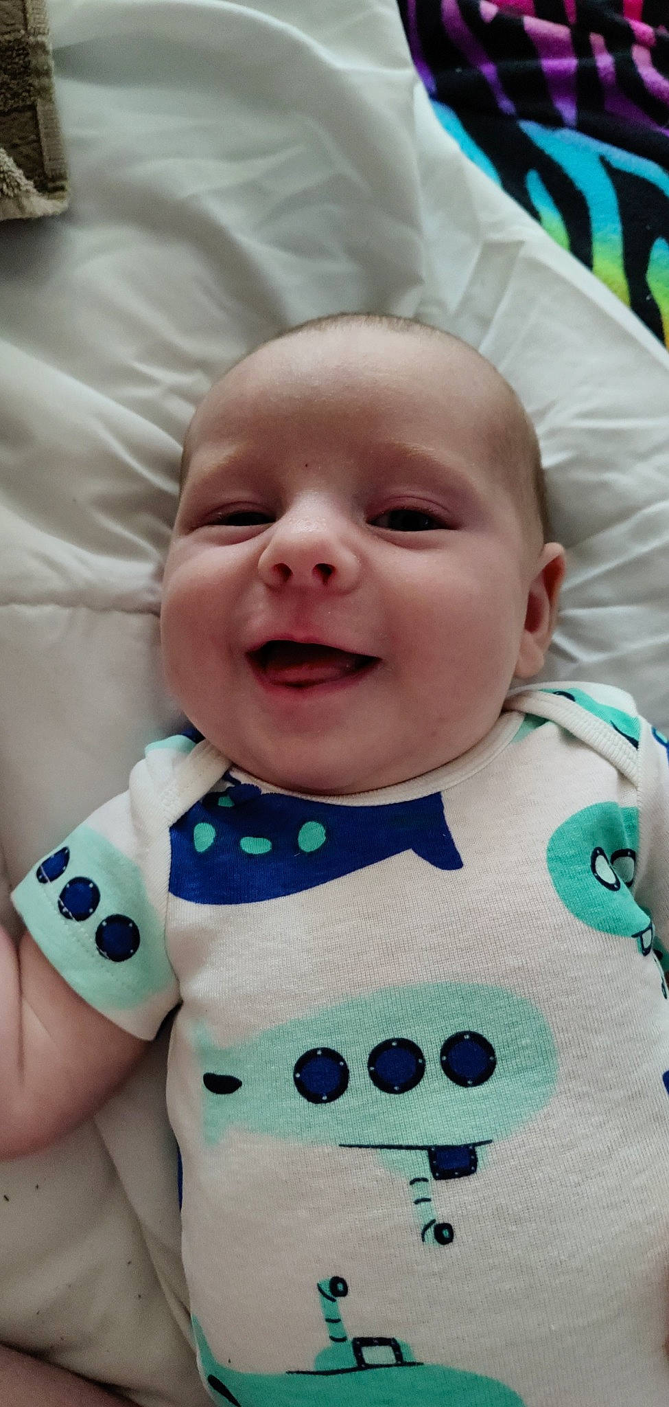 Ares is registered to the contest to win money with this photo: baby, baby_toddler_clothing, cheek, chin, collar, face, facial_expression, green, happy, iris, mouth, nose, person, pink, product, skin, sleeve, smile, textile, toddler