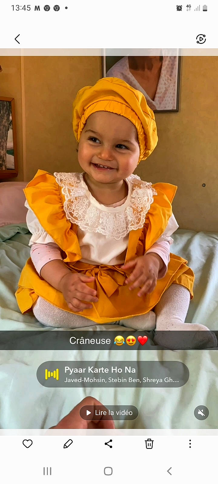 Nellya participe au concours pour gagner de l'argent avec cette photo : baby, baby_toddler_clothing, chair, child, facial_expression, fun, gesture, hand, happy, headwear, joy, laugh, people, person, photo_caption, picture_frame, screenshot, sitting, sleeve, smile