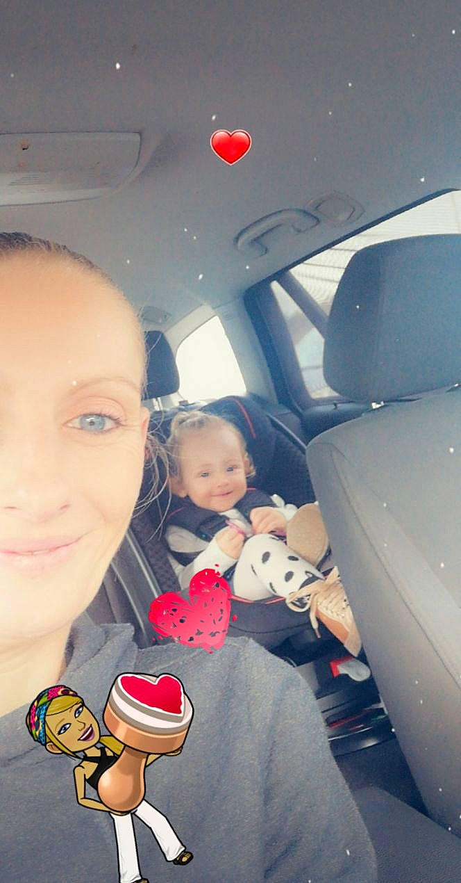 Léanna participe au concours pour gagner de l'argent avec cette photo : baby, cheek, child, electronic_device, eye, fun, happy, head, joy, nose, people, person, photography, plant, red, skin, smile, technology, toddler, vacation