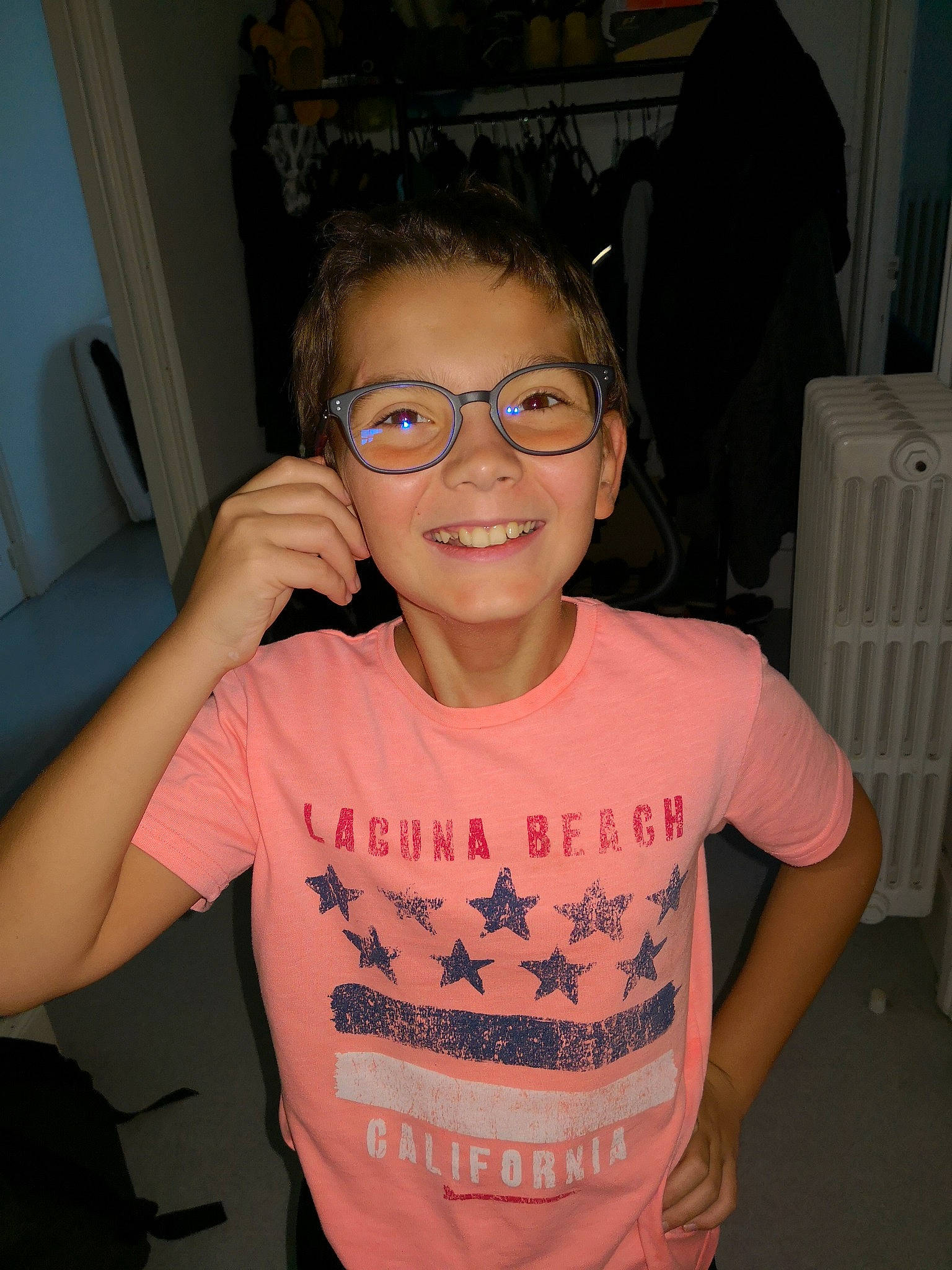 Yanis a rejoint le concours — aidez-le/la à gagner de superbes lots ! cheek, child, chin, day, eyewear, face, facial_expression, forehead, girl, glasses, hair, hairstyle, head, human_hair_color, joy, nose, person, pink, skin, smile