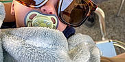 Lyam a rejoint le concours — aidez-le/la à gagner de superbes lots ! accessories, adult, baby, blanket, bodypart, cream, face, finger, food, glasses, goggles, hand, head, male, man, person, photography, portrait, sunglasses, towel