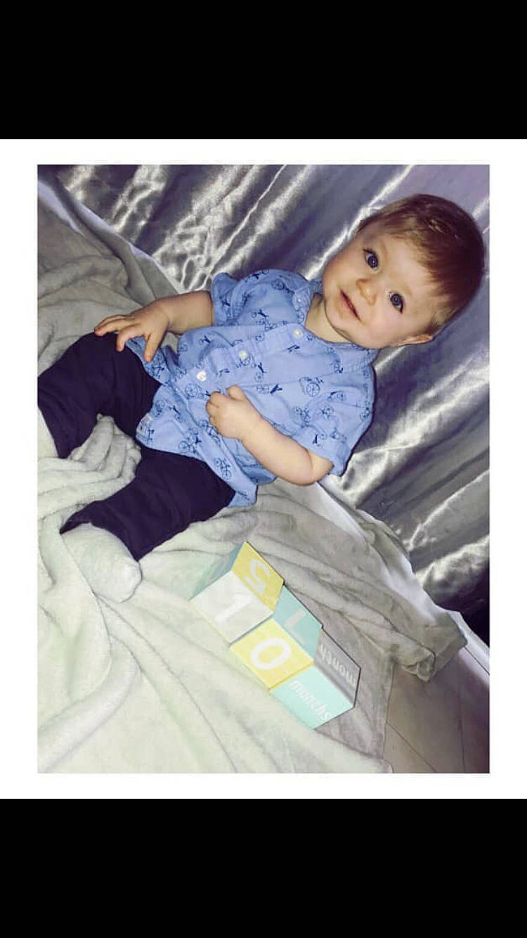 Dawson participe au concours pour gagner de l'argent avec cette photo : baby, beauty, bedtime, cheek, child, comfort, eye, happy, nap, person, photography, sitting, snapshot, toddler