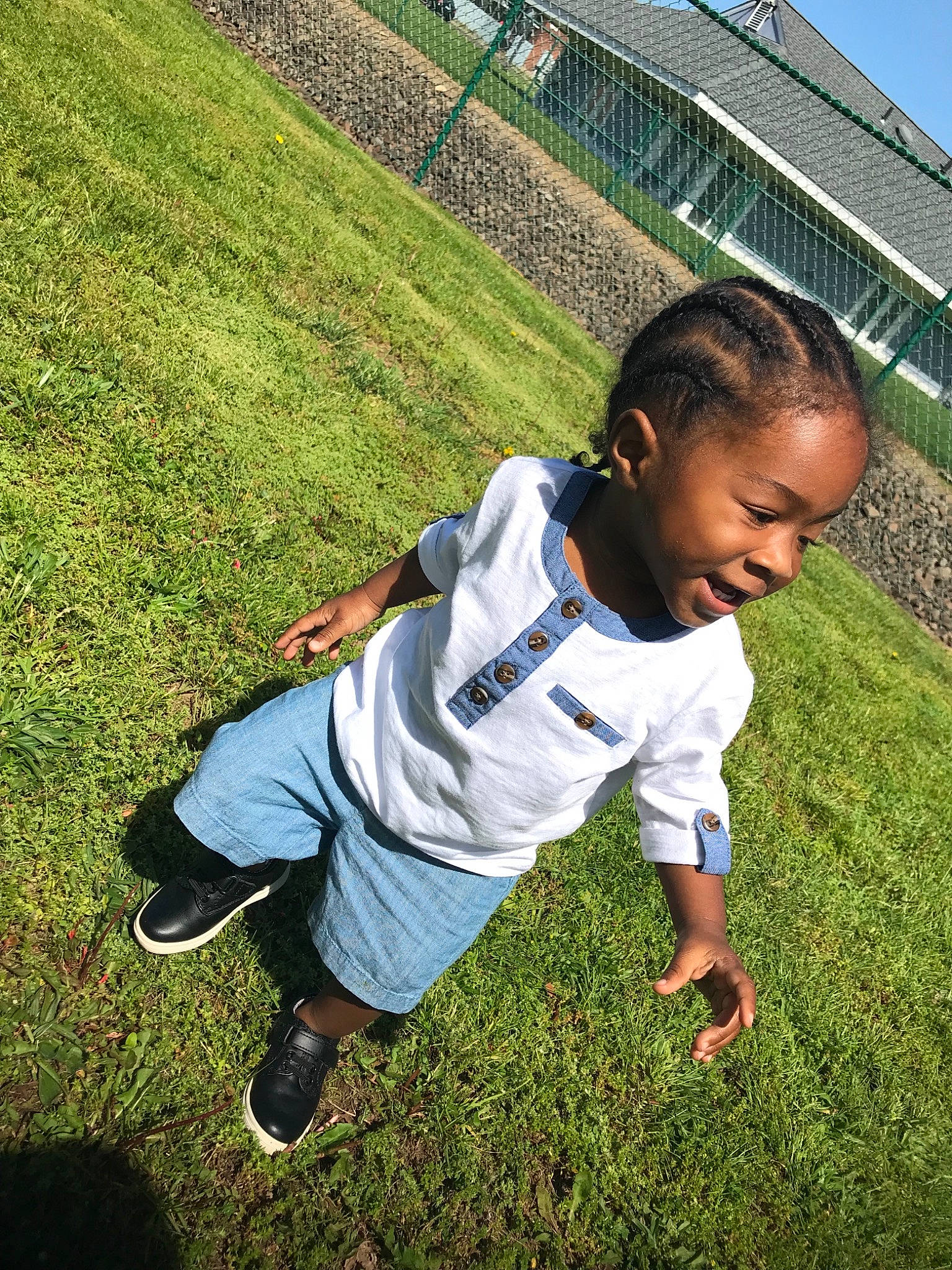 Tyjah is registered to the contest to win money with this photo: child, cool, fun, grass, grass_family, happy, lawn, person, plant, play, recreation, sky, smile, toddler, vacation