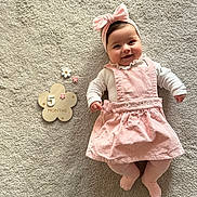 Cataleya participe au concours pour gagner de l'argent avec cette photo : baby, bow, carpet, child, cute, five_months, floor, flower_prop, happy, headband, infant, laying_down, milestone_sign, one_face, pink_dress, portrait, props, smiling, soft_lighting, tights