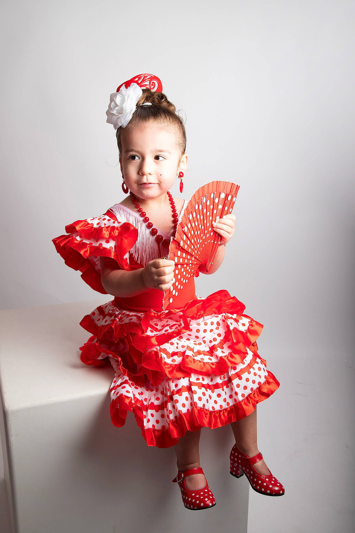 Naëlie a rejoint le concours — aidez-le/la à gagner de superbes lots ! baby_toddler_clothing, child, day_dress, dress, event, fashion_accessory, fashion_design, flash_photography, happy, headpiece, human_body, human_leg, jewellery, magenta, one_piece_garment, pattern, person, pink, sleeve, smile