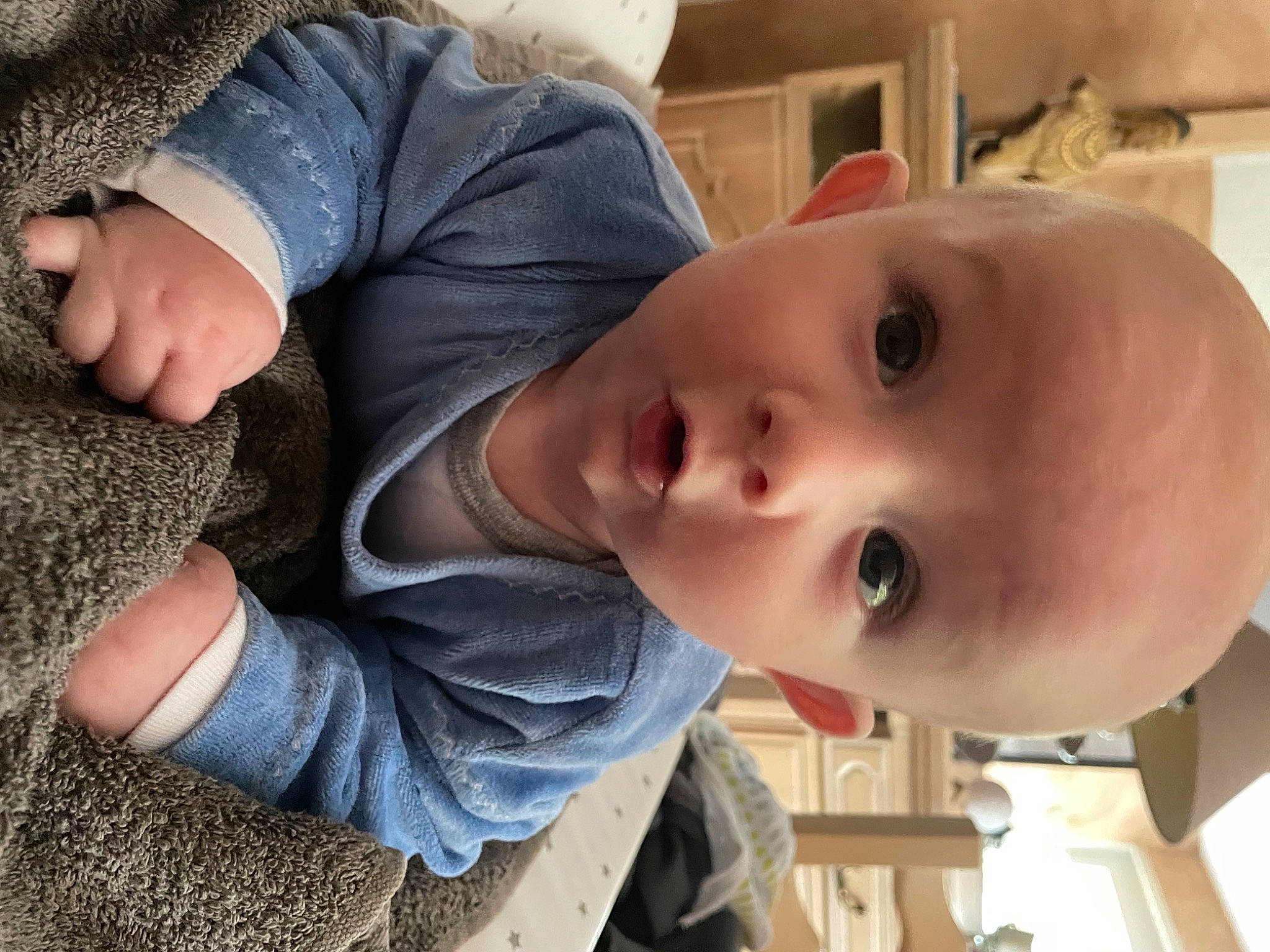 Lenny a rejoint le concours — aidez-le/la à gagner de superbes lots ! baby, baby_toddler_clothing, cheek, clothing, comfort, eyelash, forehead, hairstyle, happy, head, jaw, lip, mouth, nose, person, product, skin, sleeve, smile, surprise