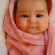 Aëlyss participe au concours pour gagner de l'argent avec cette photo : baby, blanket, bodypart, bonnet, clothing, face, happy, hat, head, hood, hoodie, knitwear, newborn, person, photography, portrait, smile, sweater, sweatshirt, towel