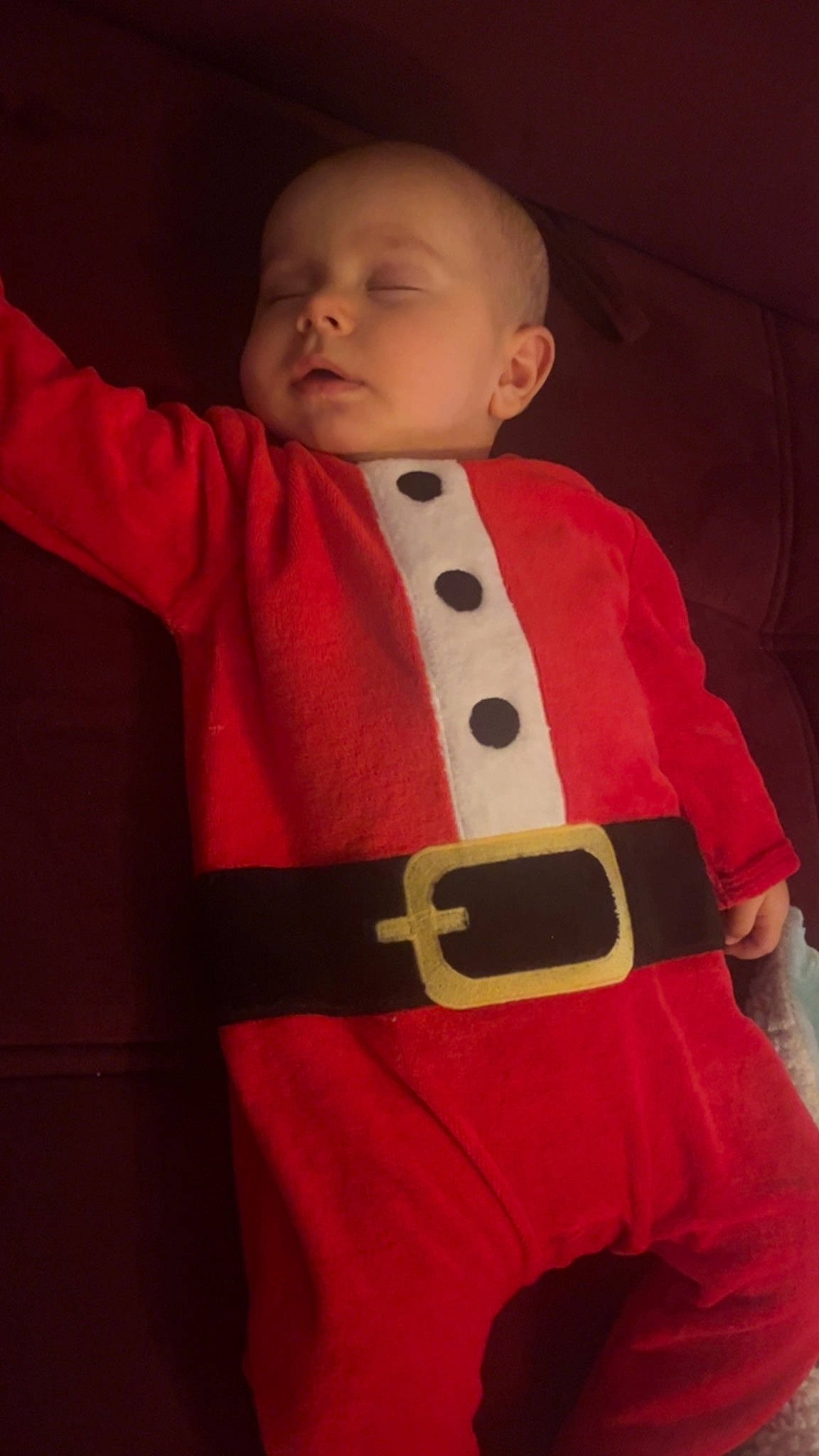 Wyatt a rejoint le concours — aidez-le/la à gagner de superbes lots ! baby, baby_toddler_clothing, carmine, child, collar, comfort, costume, elbow, fur, gesture, jacket, outerwear, pattern, person, personal_protective_equipment, sleeve, t_shirt, textile, thumb, toddler