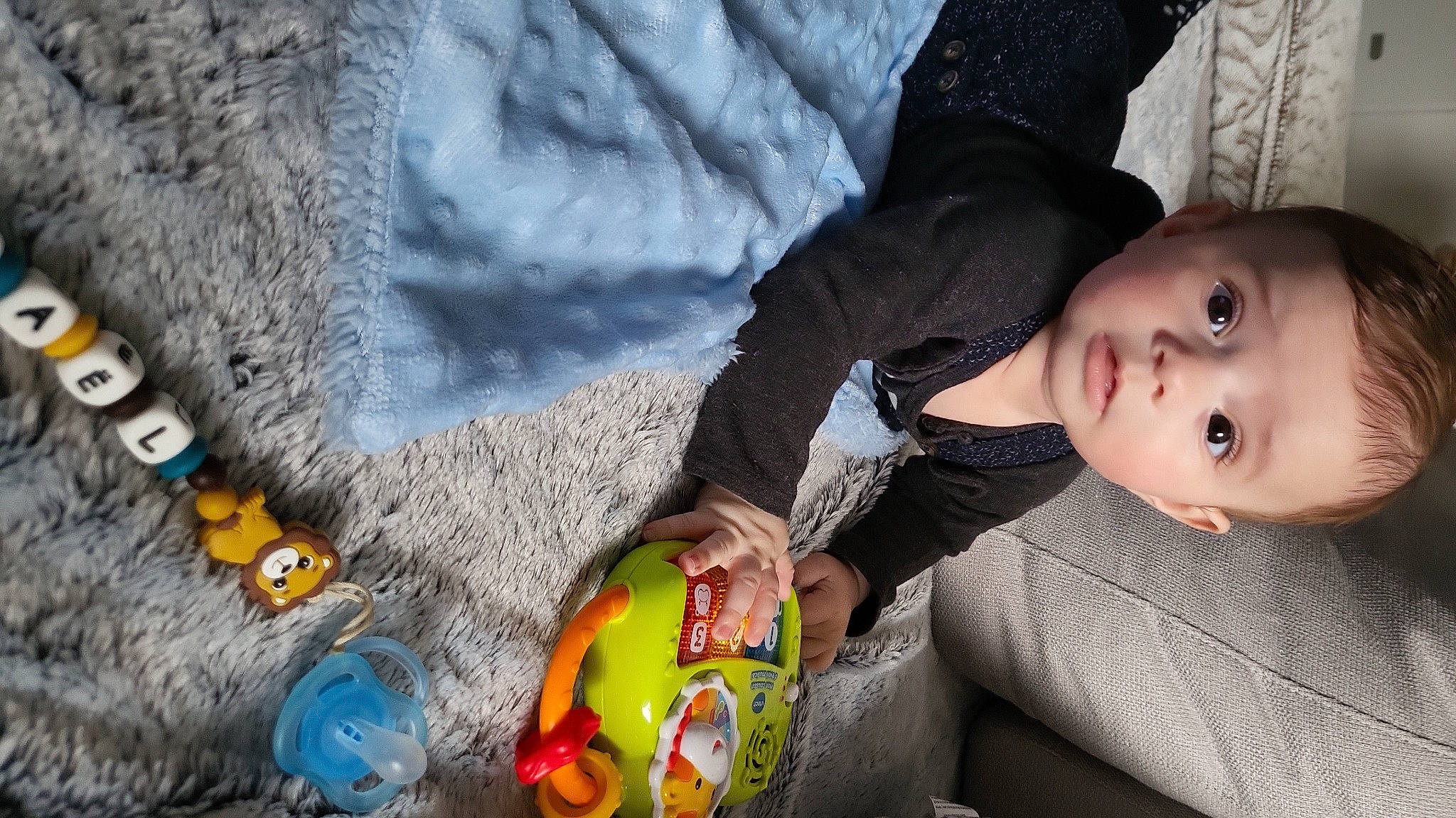 Rafaël a rejoint le concours — aidez-le/la à gagner de superbes lots ! baby, baby_products, baby_toddler_clothing, cheek, child, comfort, fun, grass, happy, head, nose, organ, pattern, person, sitting, stuffed_toy, textile, toddler, toy, tree