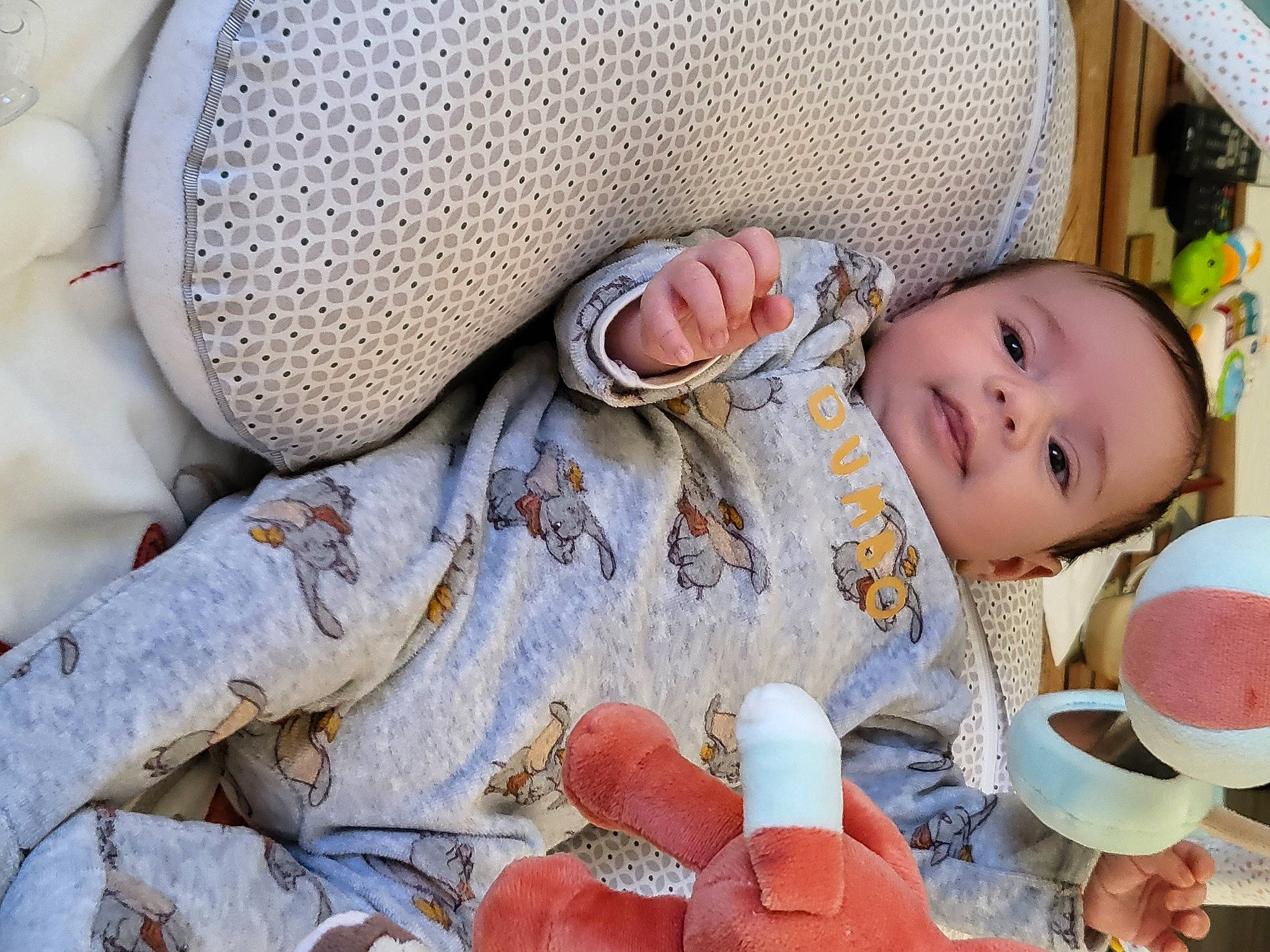 Rafaël a rejoint le concours — aidez-le/la à gagner de superbes lots ! baby, baby_products, baby_safety, baby_sleeping, baby_toddler_clothing, carmine, cheek, child, comfort, face, headgear, linens, mouth, nail, organ, pattern, person, sitting, skin, textile