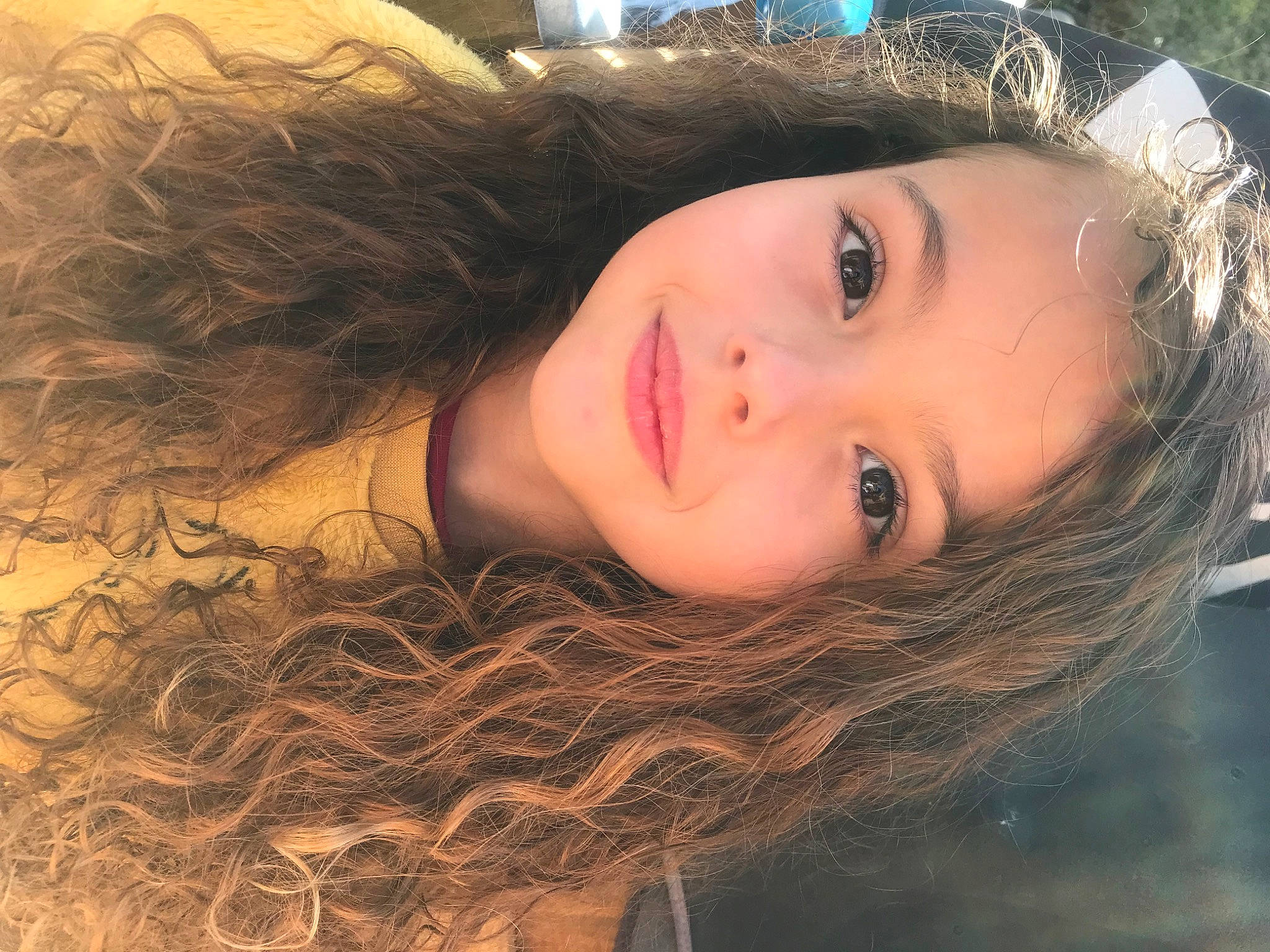 Slowane a rejoint le concours — aidez-le/la à gagner de superbes lots ! cheek, chin, eye, eyebrow, eyelash, face, flash_photography, forehead, happy, head, human, iris, jaw, joy, lip, mouth, neck, nose, people_in_nature, person