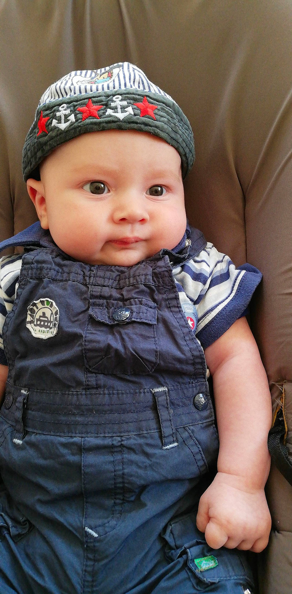 Juan a rejoint le concours — aidez-le/la à gagner de superbes lots ! baby, cap, cheek, child, child_model, fashion_accessory, hair_accessory, headgear, headwear, person, product, toddler