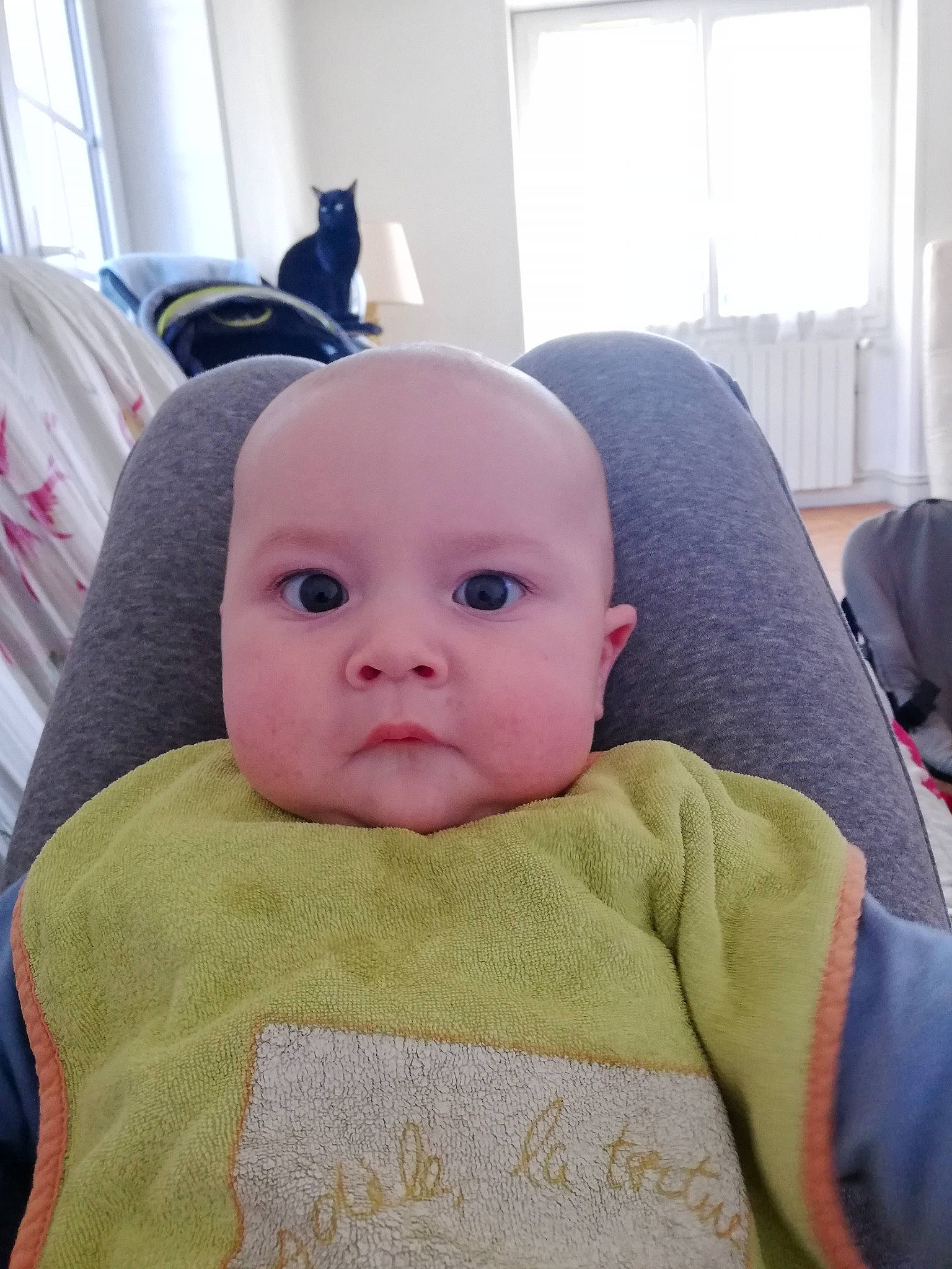 Juan participe au concours pour gagner de l'argent avec cette photo : baby, beauty, cheek, child, ear, electronic_device, eye, face, forehead, head, linens, lip, mouth, nose, person, pink, skin, technology, toddler