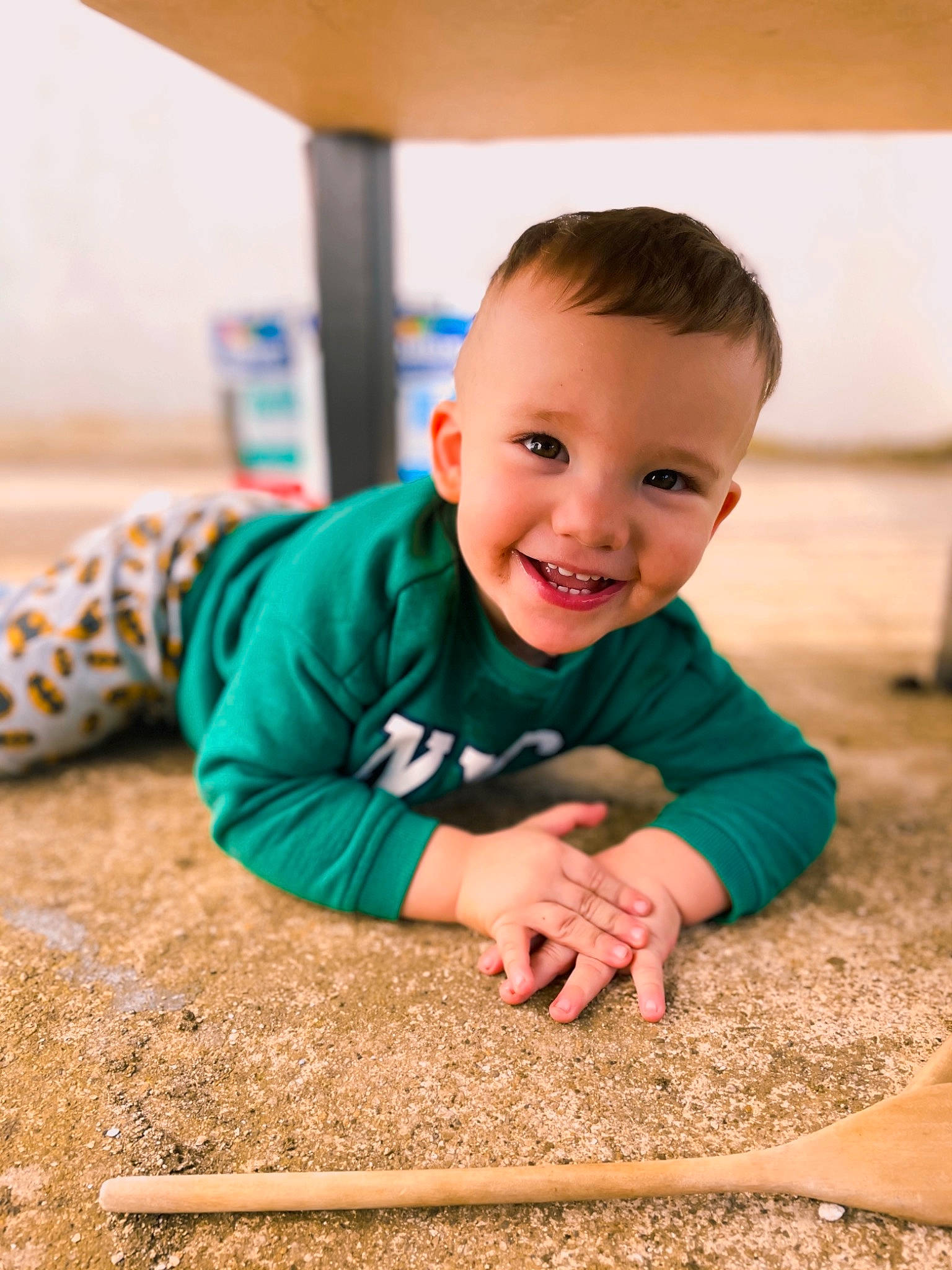 Many a rejoint le concours — aidez-le/la à gagner de superbes lots ! baby_toddler_clothing, chin, crawling, eye, face, flash_photography, floor, flooring, fun, grass, hairstyle, happy, human_body, joy, leisure, people_in_nature, person, skin, sleeve, smile