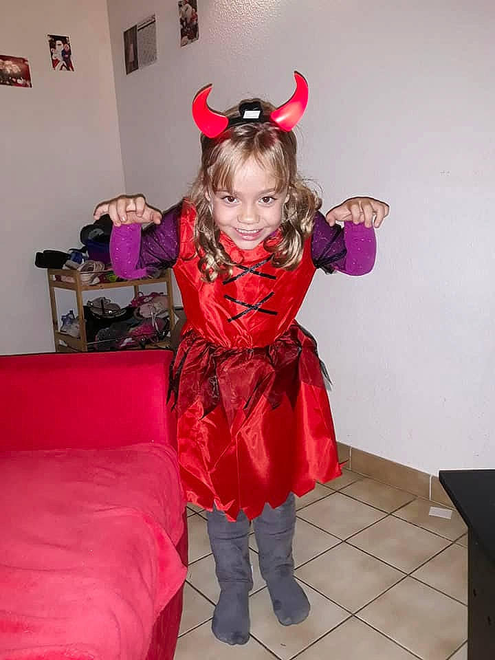 Allycia a rejoint le concours — aidez-le/la à gagner de superbes lots ! child, costume, fun, magenta, person, pink, toddler