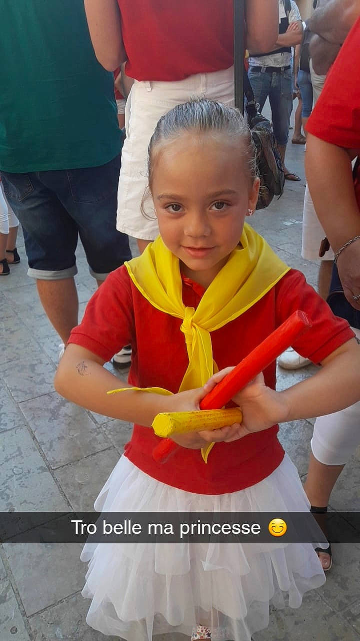 Allycia participe au concours pour gagner de l'argent avec cette photo : child, person