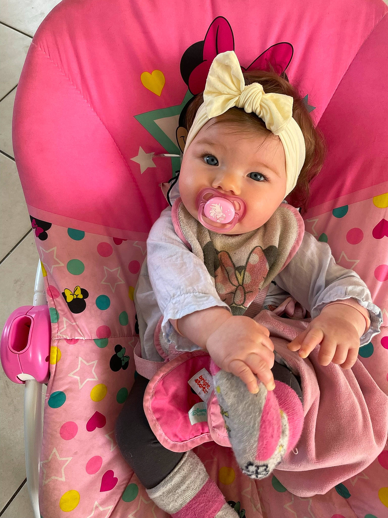 Louise participe au concours pour gagner de l'argent avec cette photo : baby, baby_toddler_clothing, comfort, eye, face, facial_expression, happy, head, headwear, human_body, magenta, organ, outerwear, person, pink, product, skin, sleeve, smile, textile