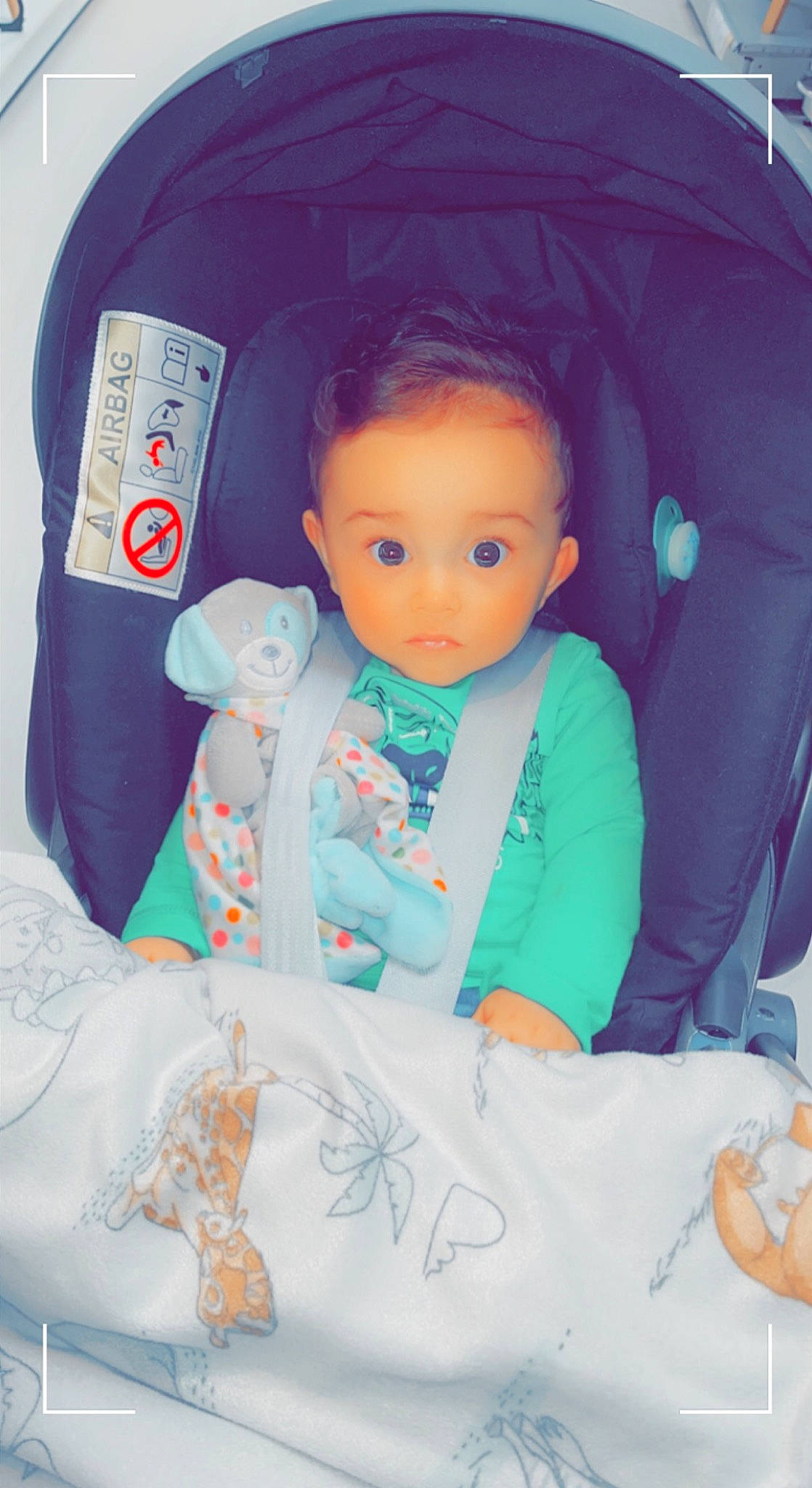 Maël participe au concours pour gagner de l'argent avec cette photo : azure, baby_carriage, baby_products, baby_toddler_clothing, beauty, car_seat, chair, child, comfort, doll, electric_blue, head, linens, outerwear, person, sitting, sleeve, stuffed_toy, textile, toy