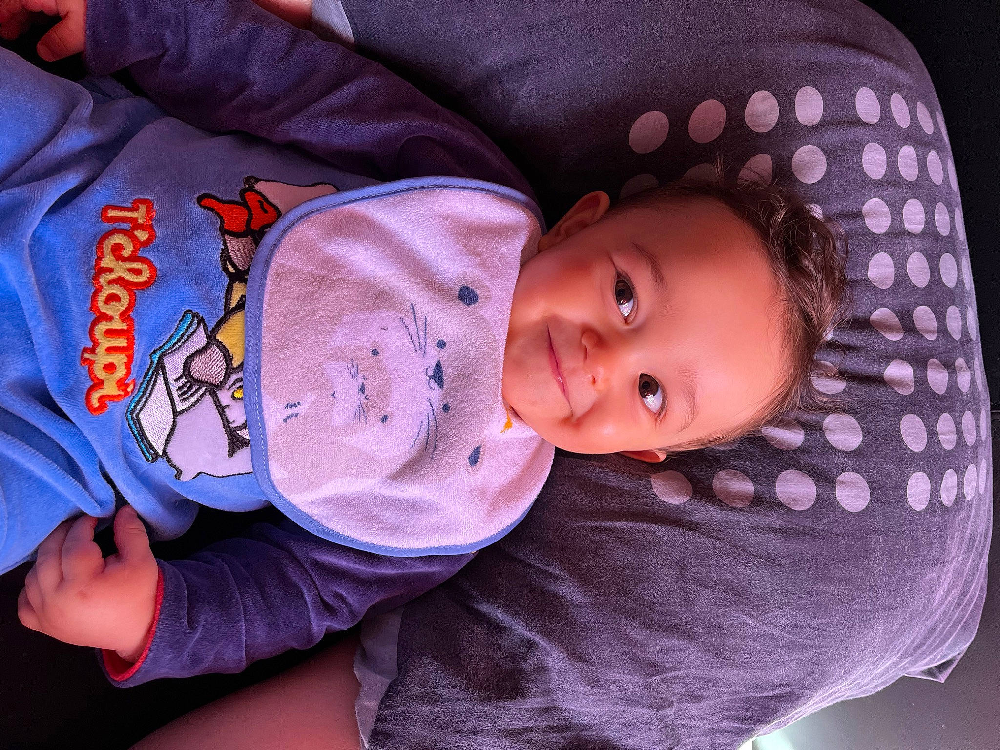 Maël a rejoint le concours — aidez-le/la à gagner de superbes lots ! baby, baby_toddler_clothing, cheek, chin, comfort, eye, facial_expression, finger, head, human, joy, lip, mammal, mouth, nose, person, pink, product, purple, skin