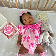 Esmeralda participe au concours pour gagner de l'argent avec cette photo : 2_months, baby, bows, cake, celebration, child, crib, cute, hands, headband, indoors, infant, lying_down, milestone, pink_outfit, plush_elephant, portrait, smiling, soft_light, white_sheet