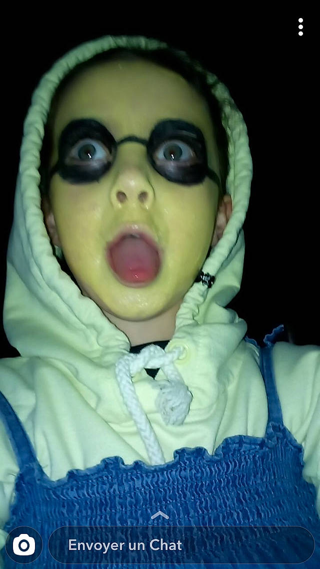 Julia participe au concours pour gagner de l'argent avec cette photo : cheek, child, cool, eye, eyewear, face, fun, glasses, head, jaw, lip, mouth, nose, person, selfie, vision_care