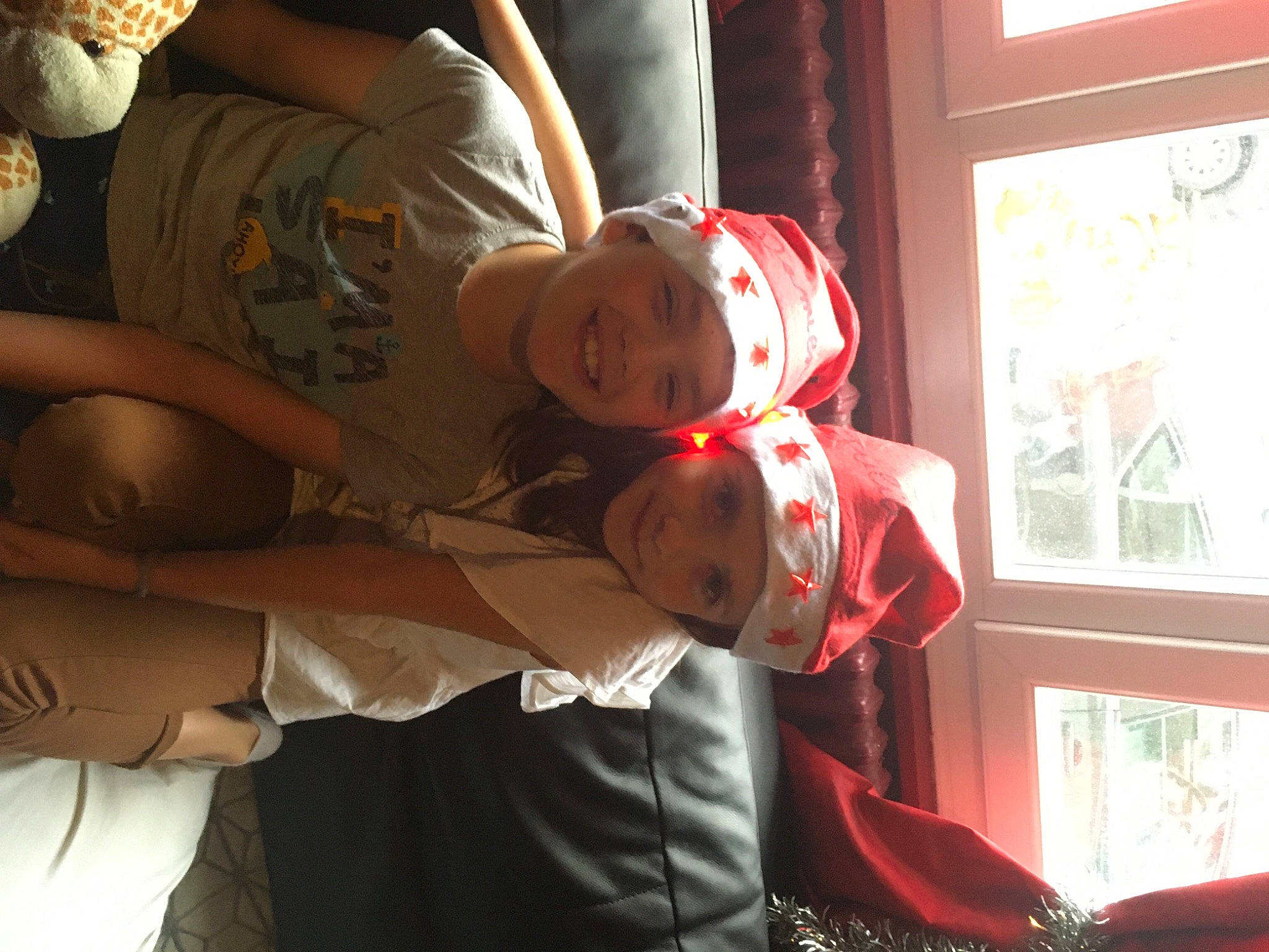 Julia a rejoint le concours — aidez-le/la à gagner de superbes lots ! baby, cap, daylighting, elbow, headwear, joy, love, person, sash_window, window_blind, window_covering, window_treatment