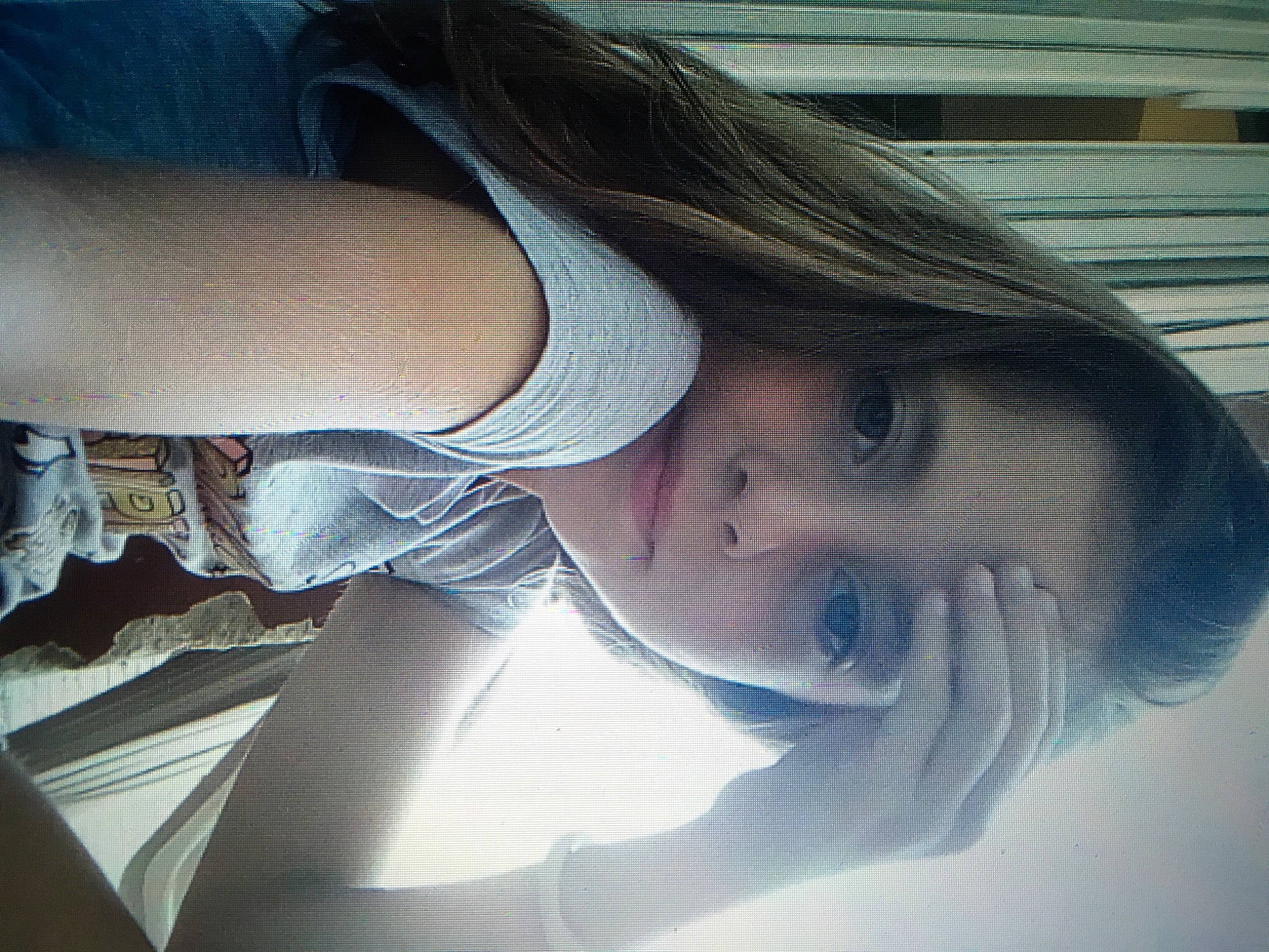 Julia participe au concours pour gagner de l'argent avec cette photo : black_hair, brown_hair, cheek, comfort, cool, elbow, eyebrow, eyelash, hairstyle, jaw, joint, lip, muscle, neck, organ, person, portrait_photography, selfie, shoulder, skin