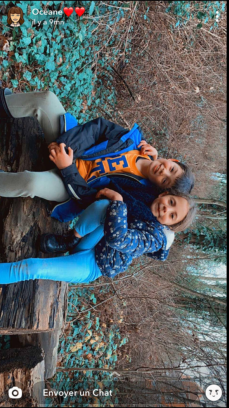 Julia participe au concours pour gagner de l'argent avec cette photo : child, cool, denim, electric_blue, flash_photography, fun, grass, happy, joy, leisure, people_in_nature, person, portrait_photography, recreation, sitting, soil, street_fashion, tree, winter, wood