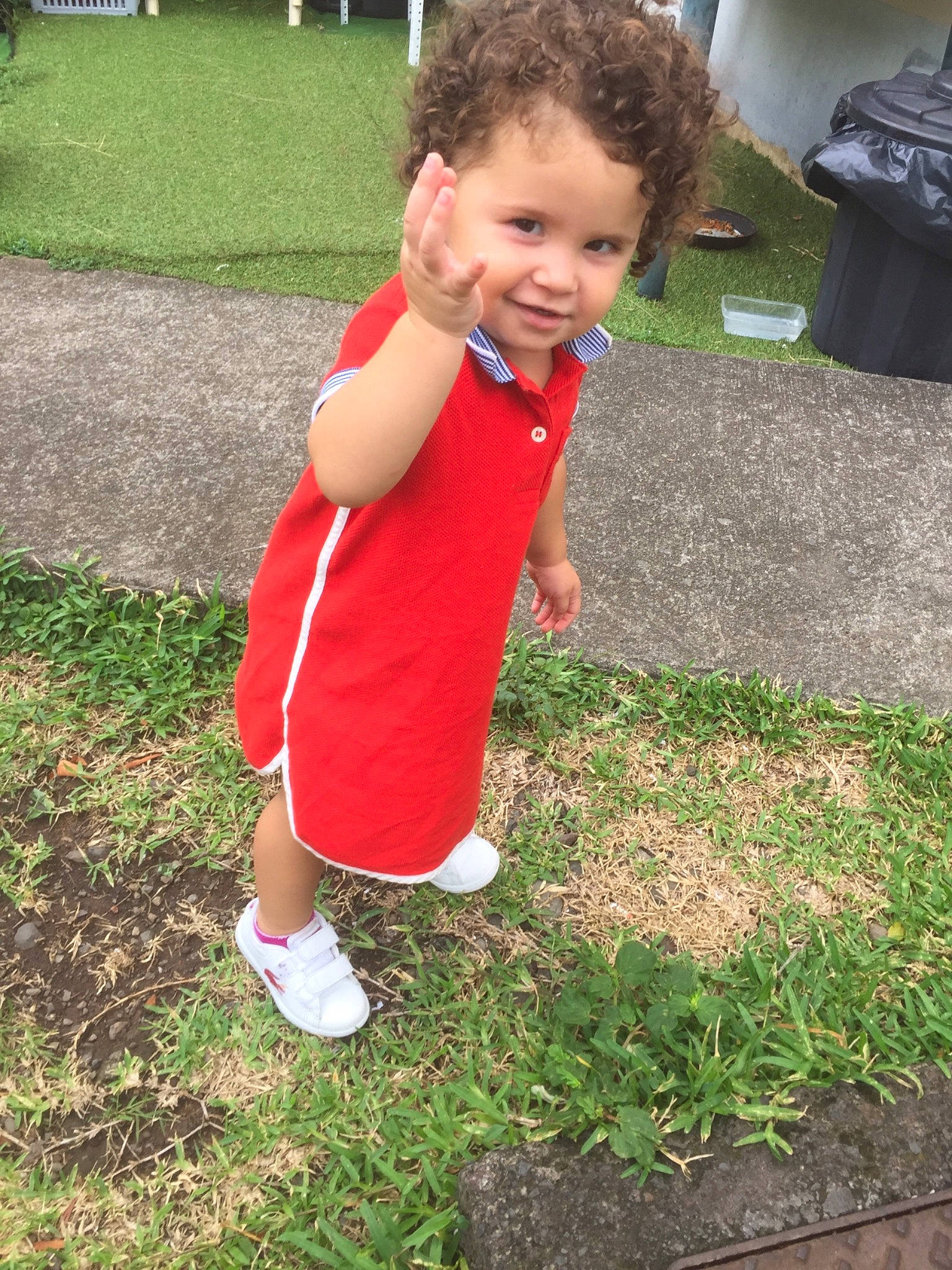 Lou-anne participe au concours pour gagner de l'argent avec cette photo : child, fun, grass, grass_family, lawn, person, plant, play, smile, soil, summer, toddler