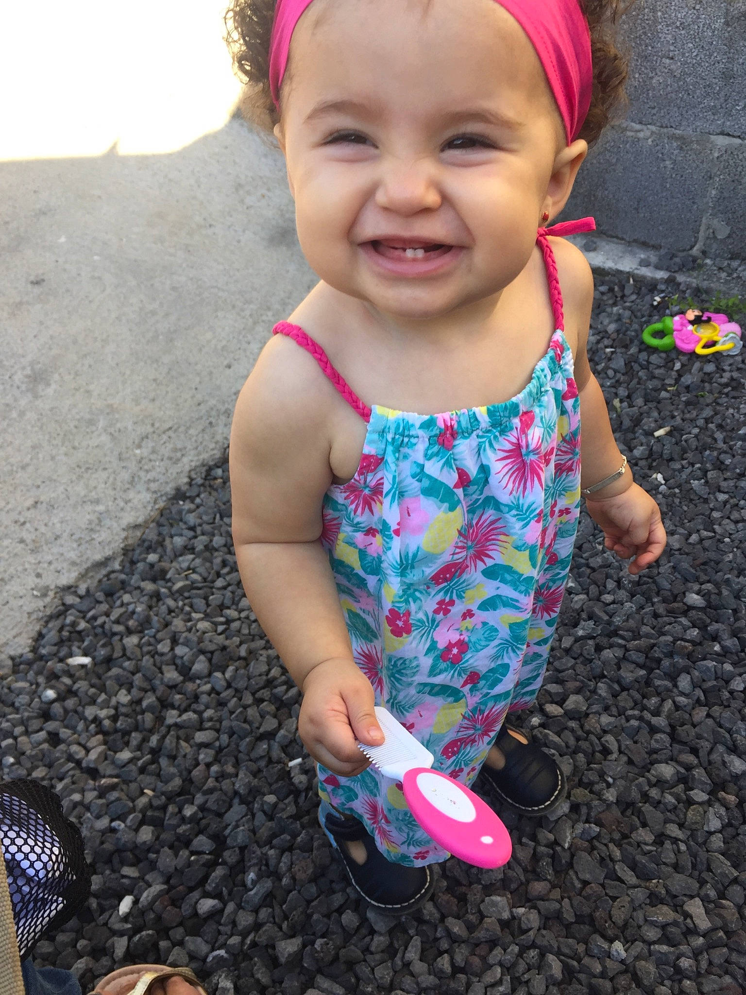 Lou-anne participe au concours pour gagner de l'argent avec cette photo : baby, child, dress, face, fashion_accessory, fun, hair_accessory, happy, head, headband, headgear, joy, people, person, pink, play, product, skin, smile, summer