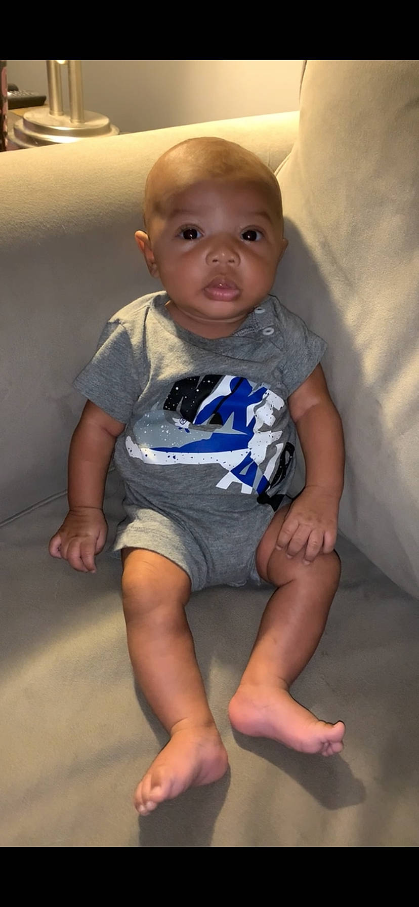 Jalen is registered to the contest to win money with this photo: arm, baby_toddler_clothing, cheek, chin, finger, hairstyle, head, human_body, iris, joint, knee, mouth, neck, nose, organ, person, shoulder, skin, sleeve, t_shirt