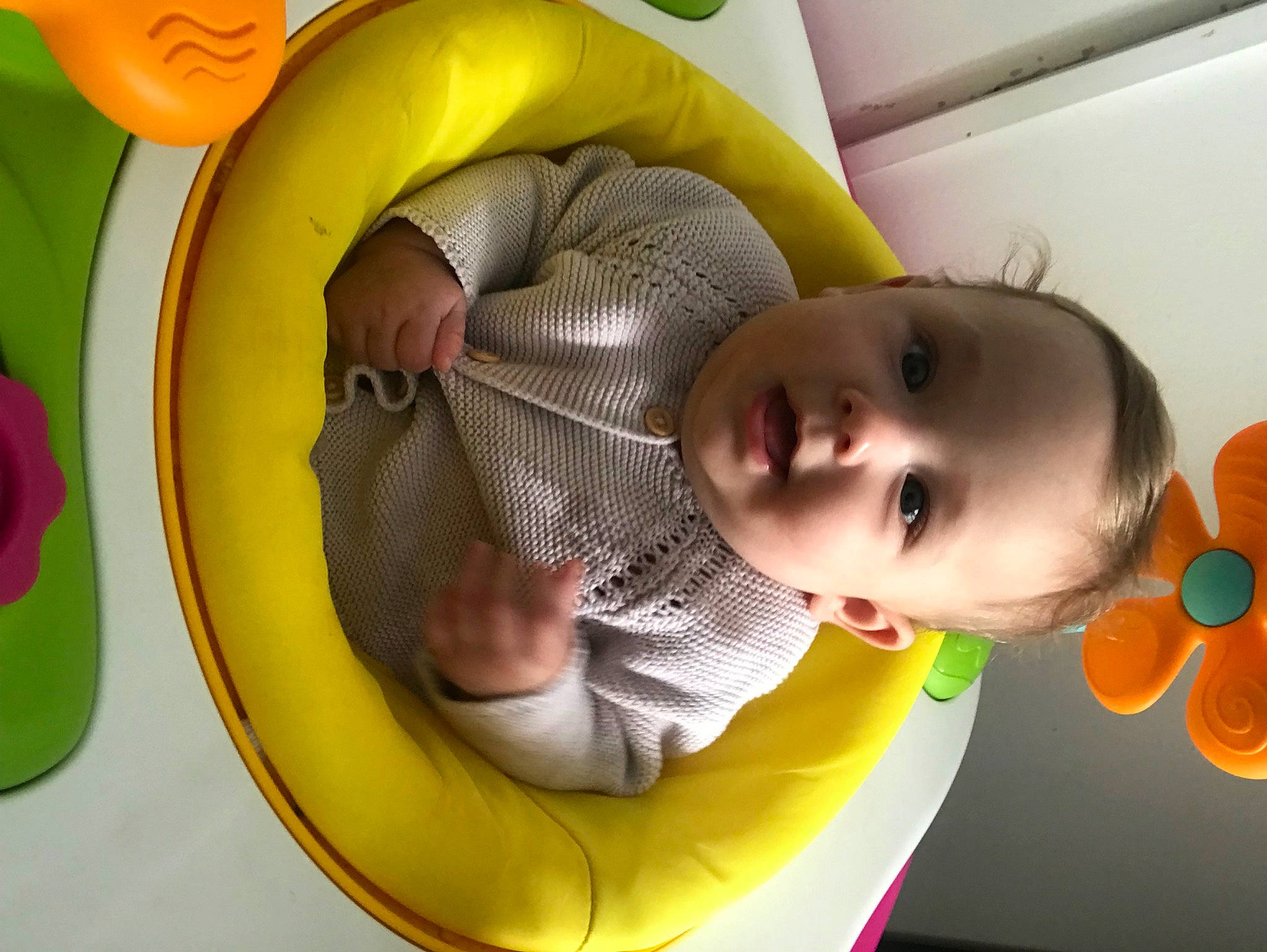 Ambre participe au concours pour gagner de l'argent avec cette photo : arm, baby, baby_products, baby_toddler_clothing, baby_toys, cheek, child, circle, comfort, face, fun, hair, happy, head, mouth, nose, person, product, skin, toddler