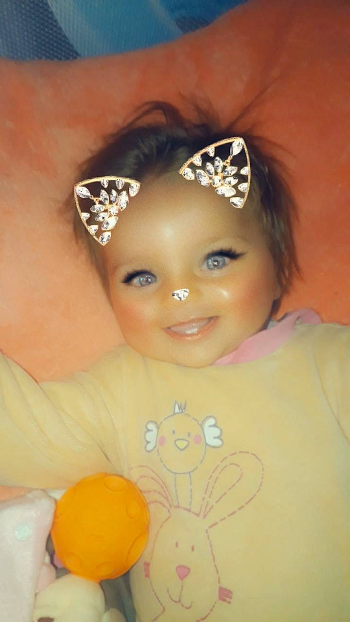 Taïsia a rejoint le concours — aidez-le/la à gagner de superbes lots ! cheek, child, ear, eyebrow, eyelash, face, fashion_accessory, forehead, hair_accessory, head, headband, headpiece, joy, lip, nose, peach, person, skin, toddler, yellow