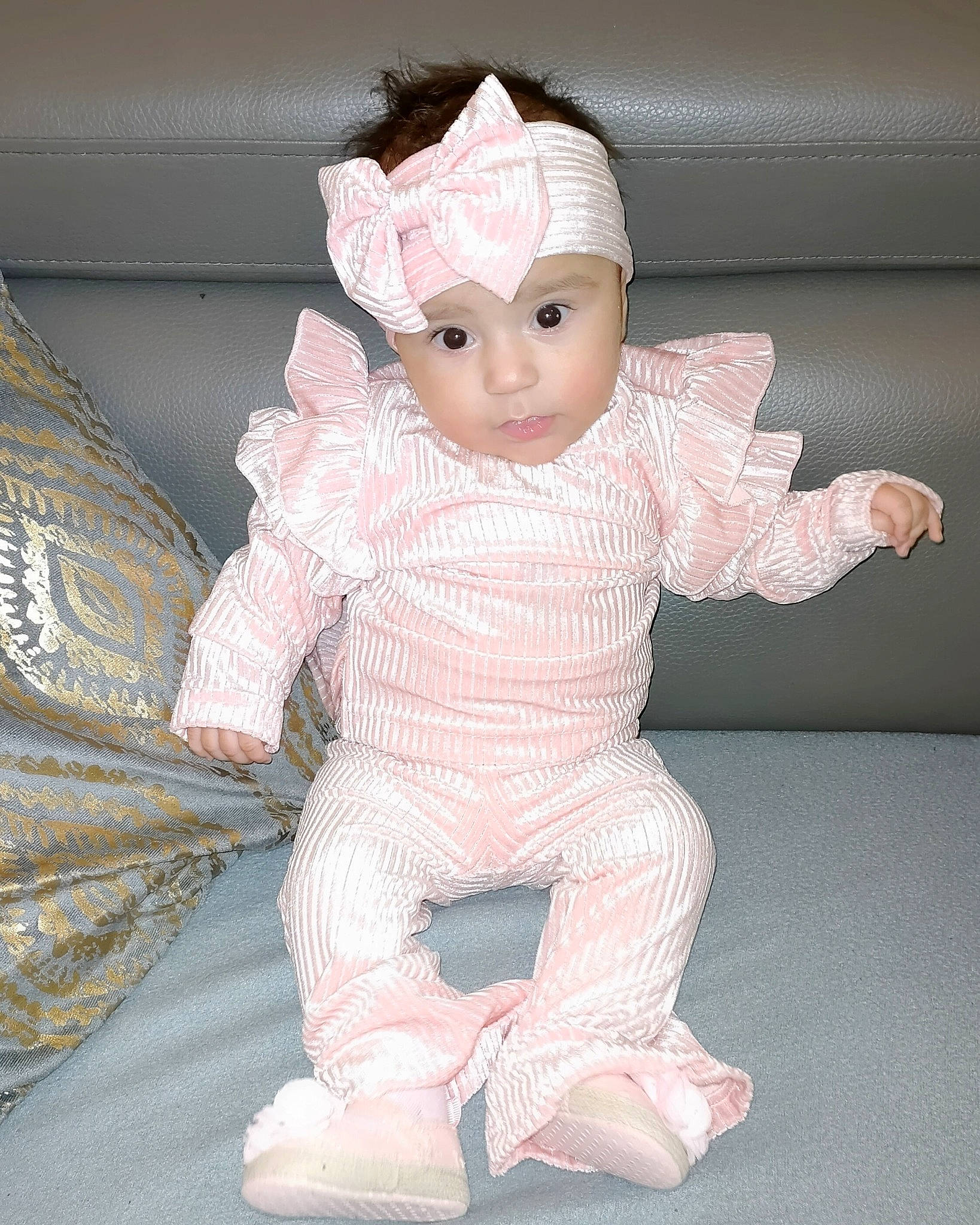 Louna a rejoint le concours — aidez-le/la à gagner de superbes lots ! art, baby, cap, crochet, doll, eye, eyelash, fashion_accessory, fashion_design, fictional_character, flooring, fur, headwear, pattern, peach, person, sleeve, stuffed_toy, textile, toy